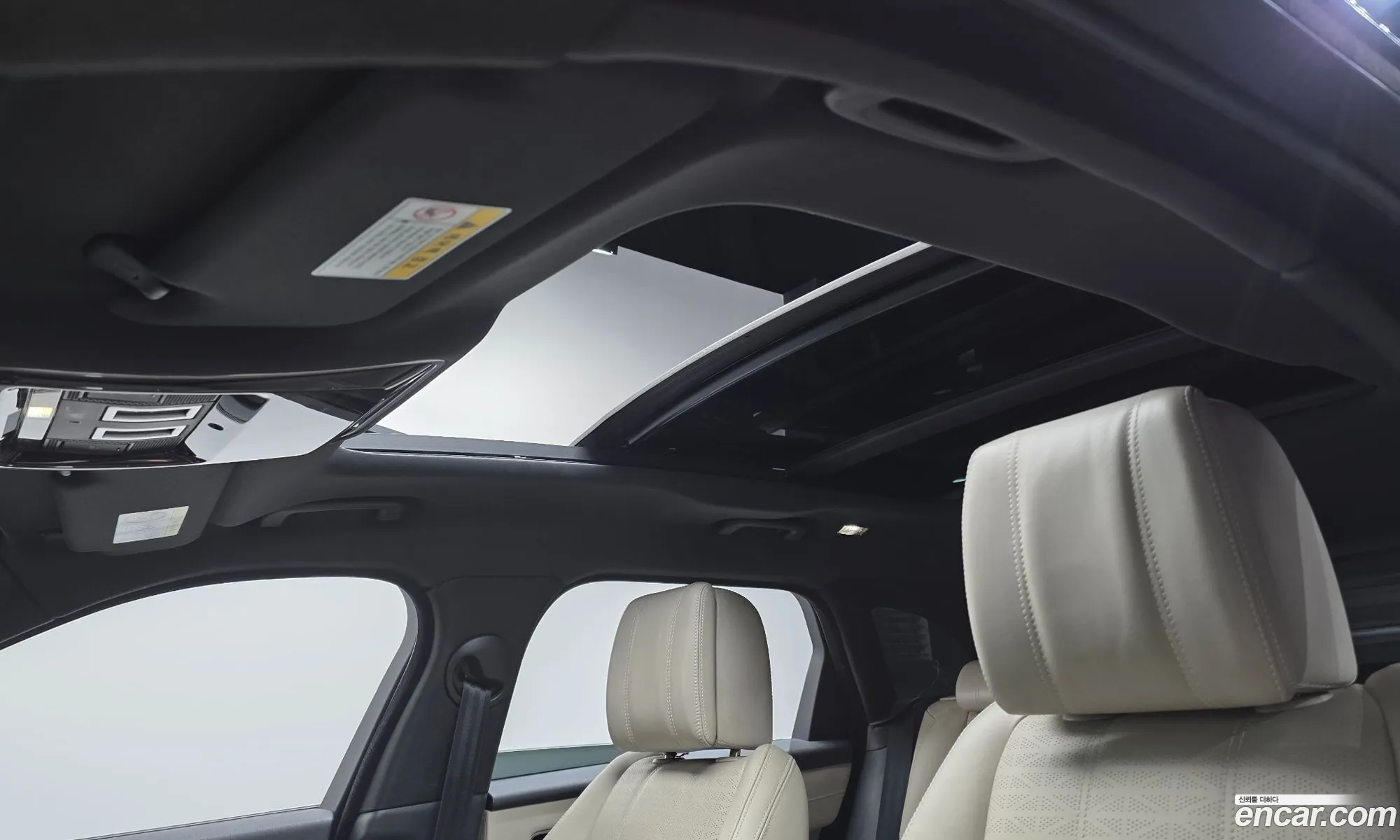 Land Rover Range Rover Velar 2018 — 14