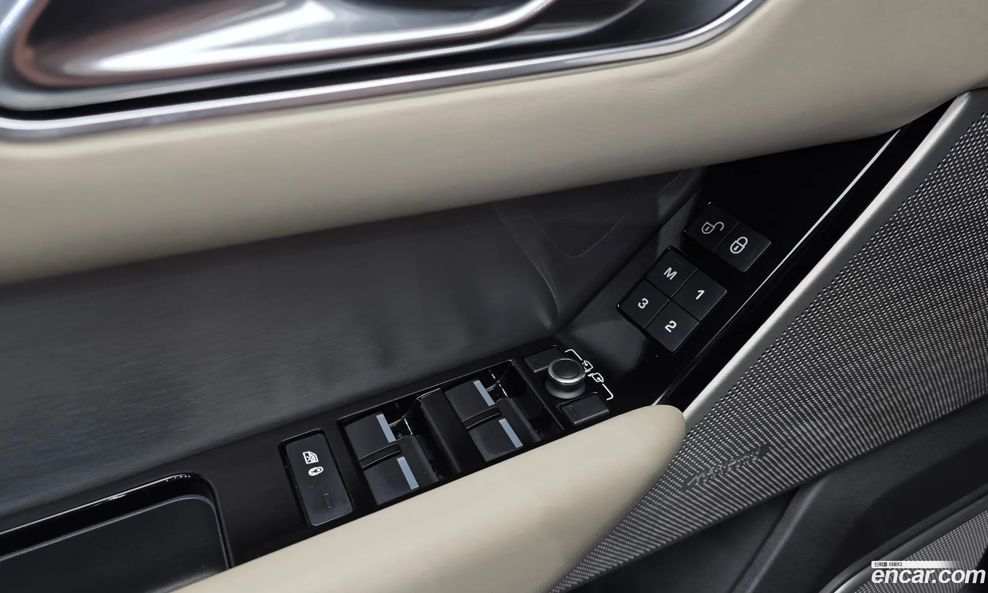 Land Rover Range Rover Velar 2018 — 12