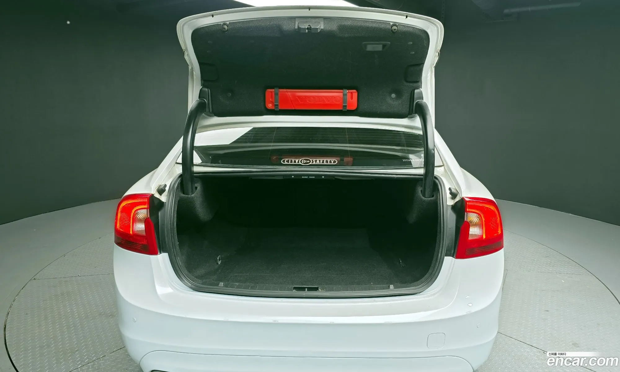 Volvo S60 2016 YV1FS79B0G2405646 — 12