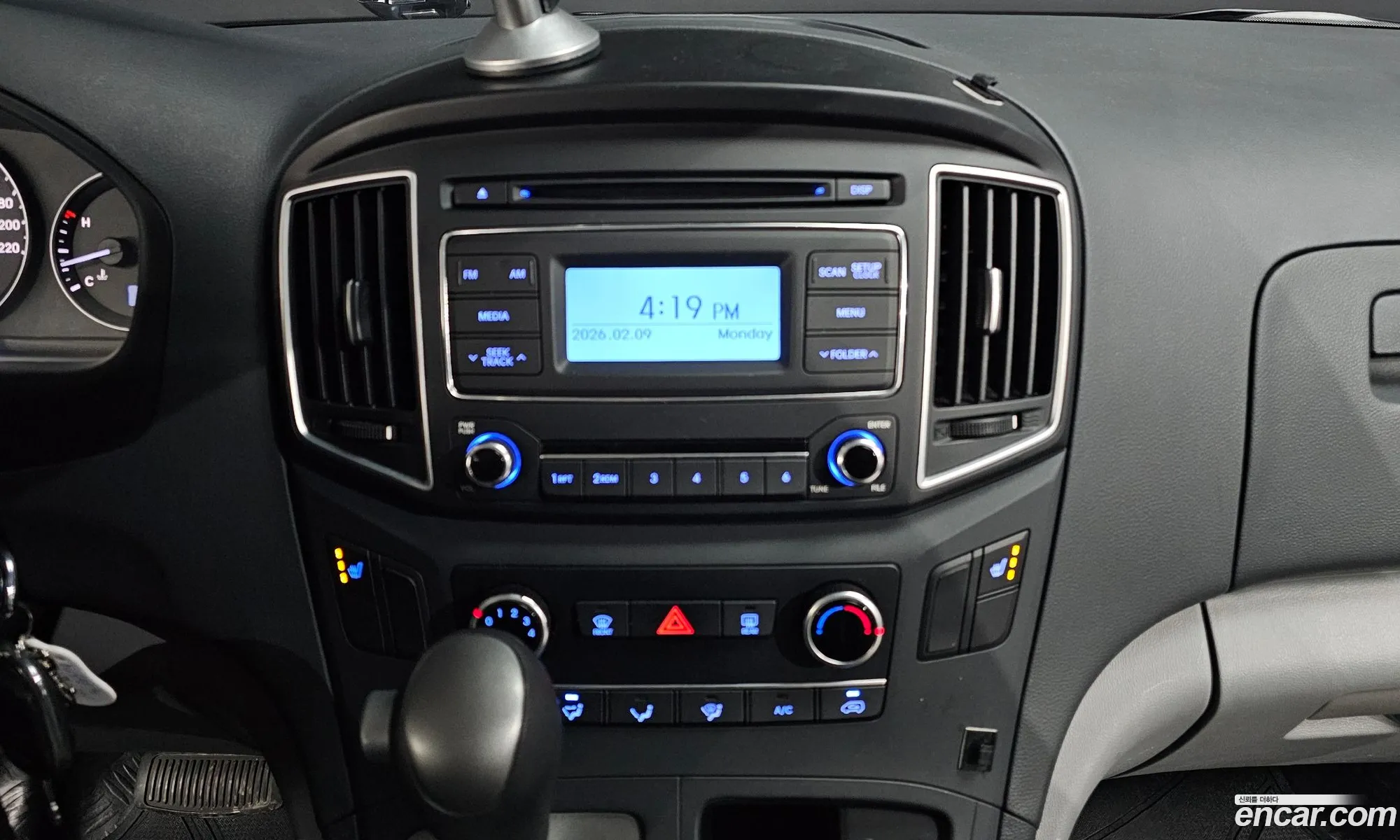 Hyundai Grand Starex 2017 — 17