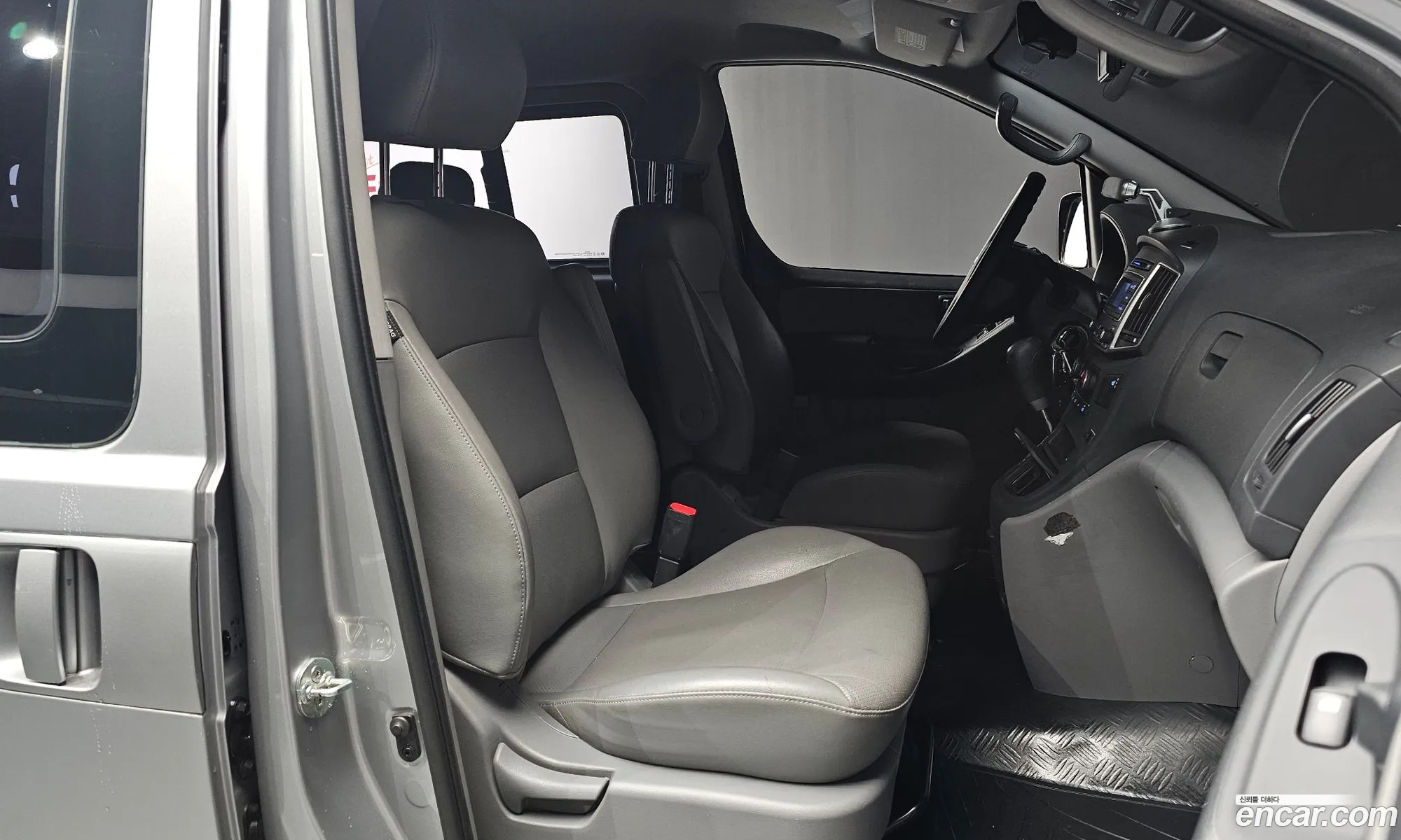Hyundai Grand Starex 2017 — 19