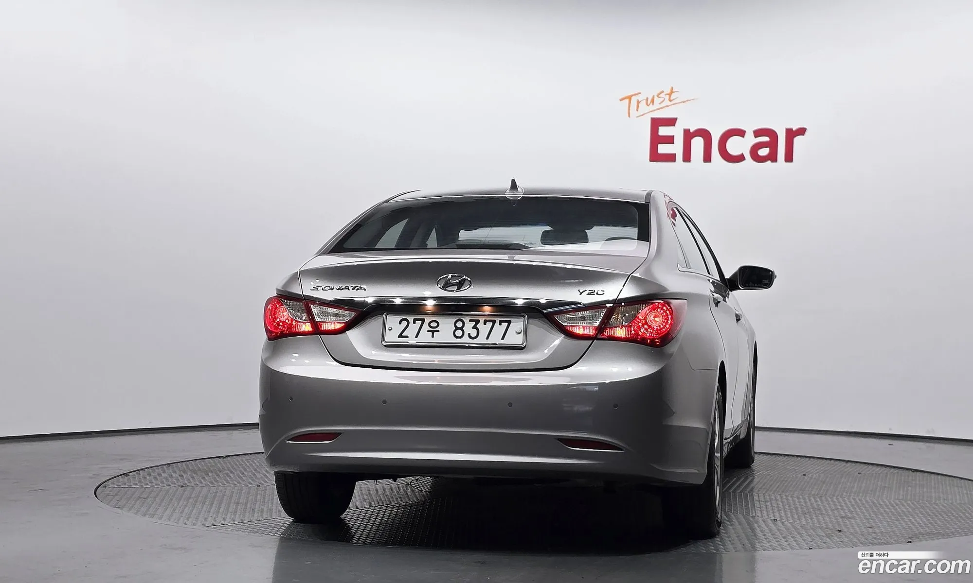 Hyundai YF Sonata 2009 — 12