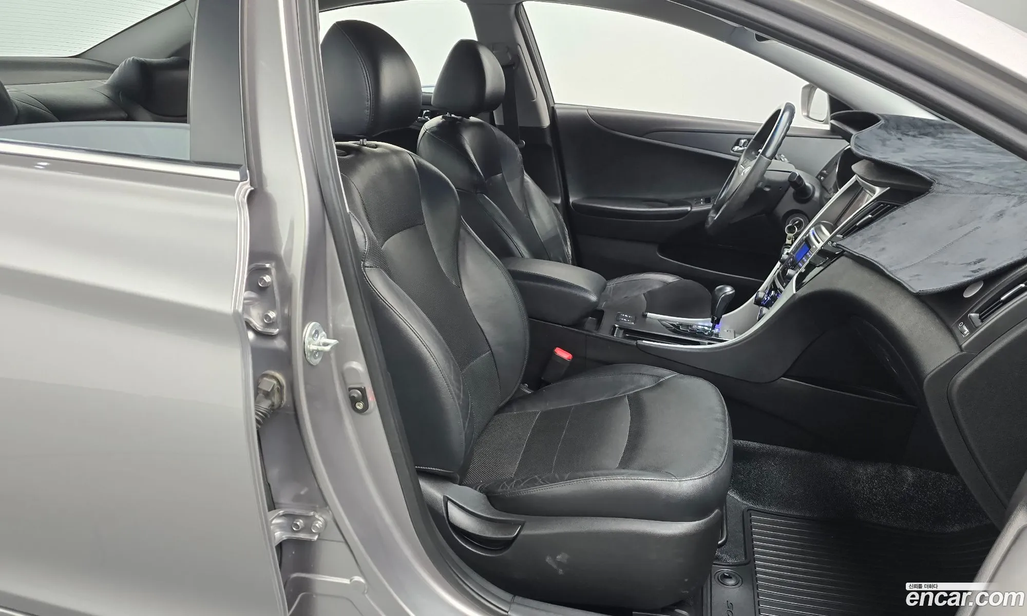 Hyundai YF Sonata 2009 — 8