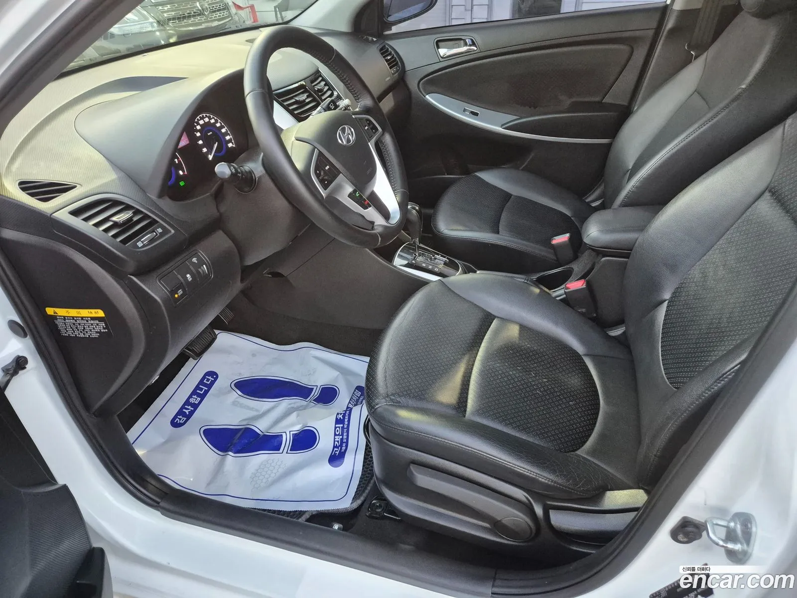 Hyundai Accent 2011 — 10