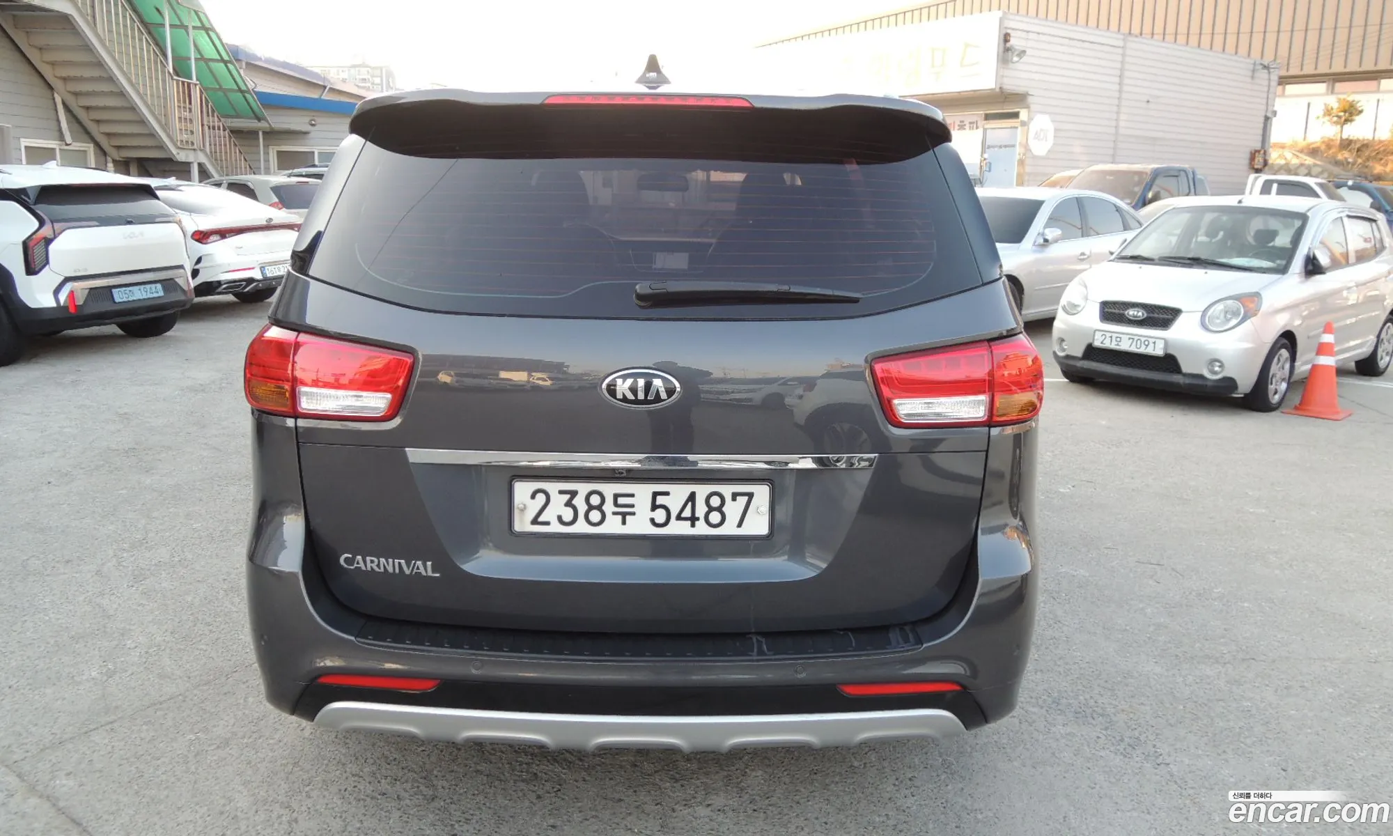 Kia Carnival 2017 — 18