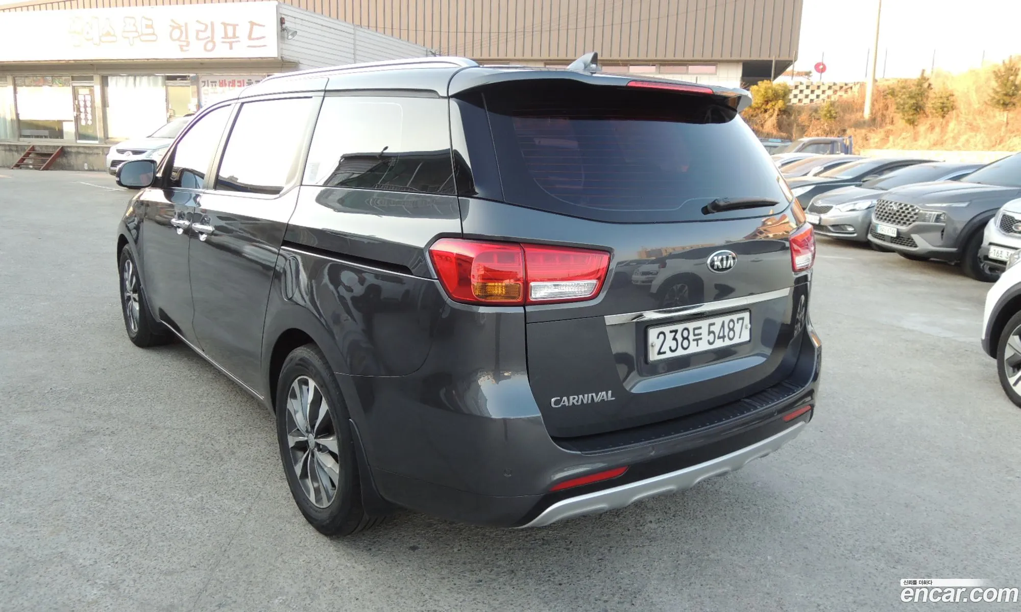 Kia Carnival 2017 — 15