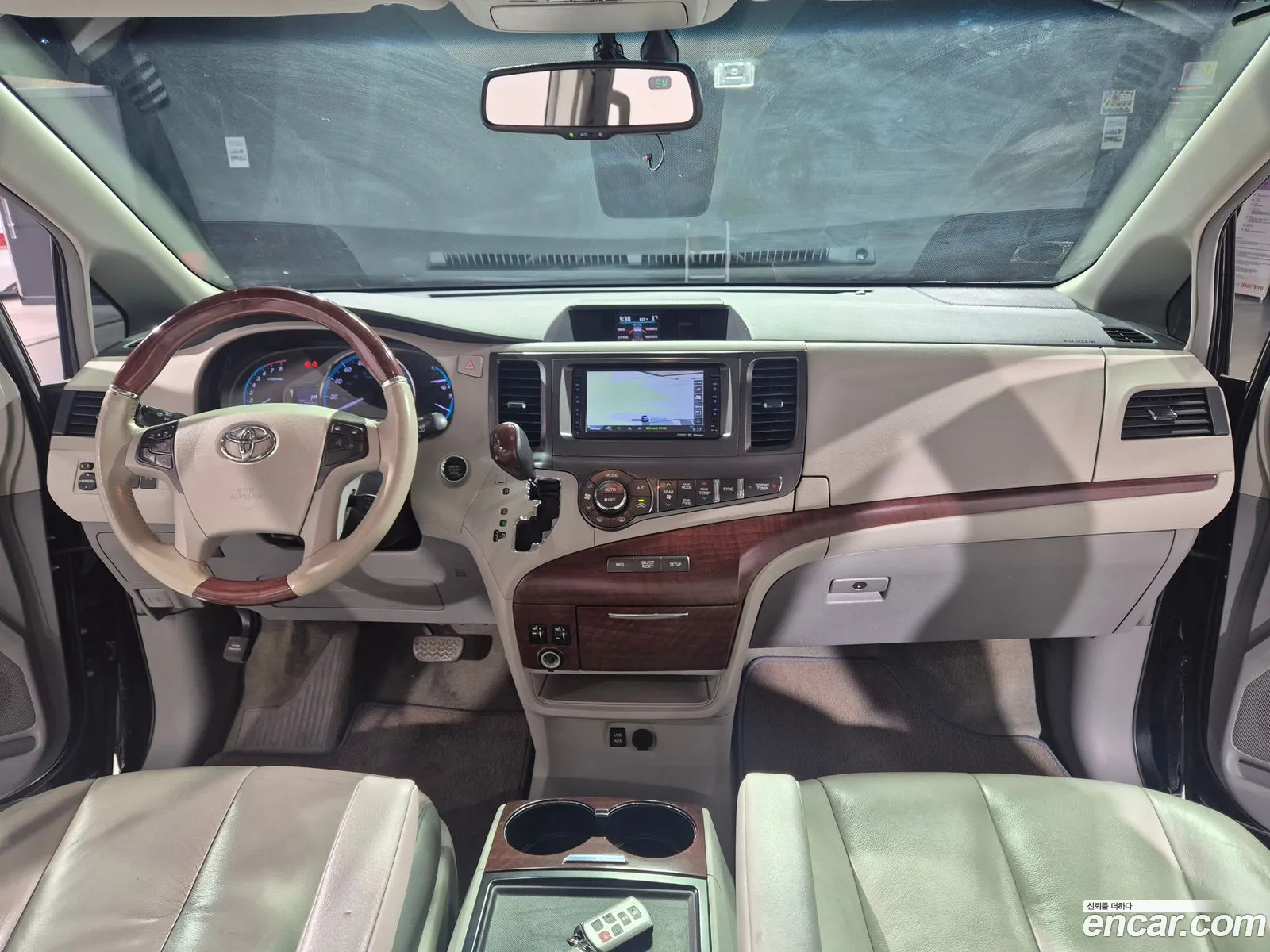Toyota Sienna 2013 — 2