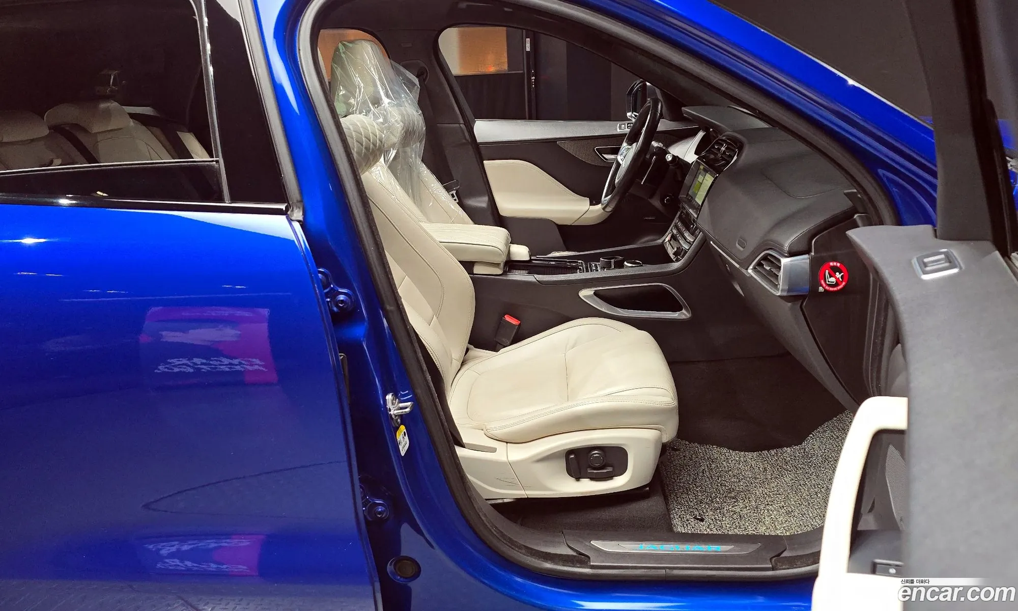 Jaguar F-Pace 2016 SADCA2BK8HA047646 — 4