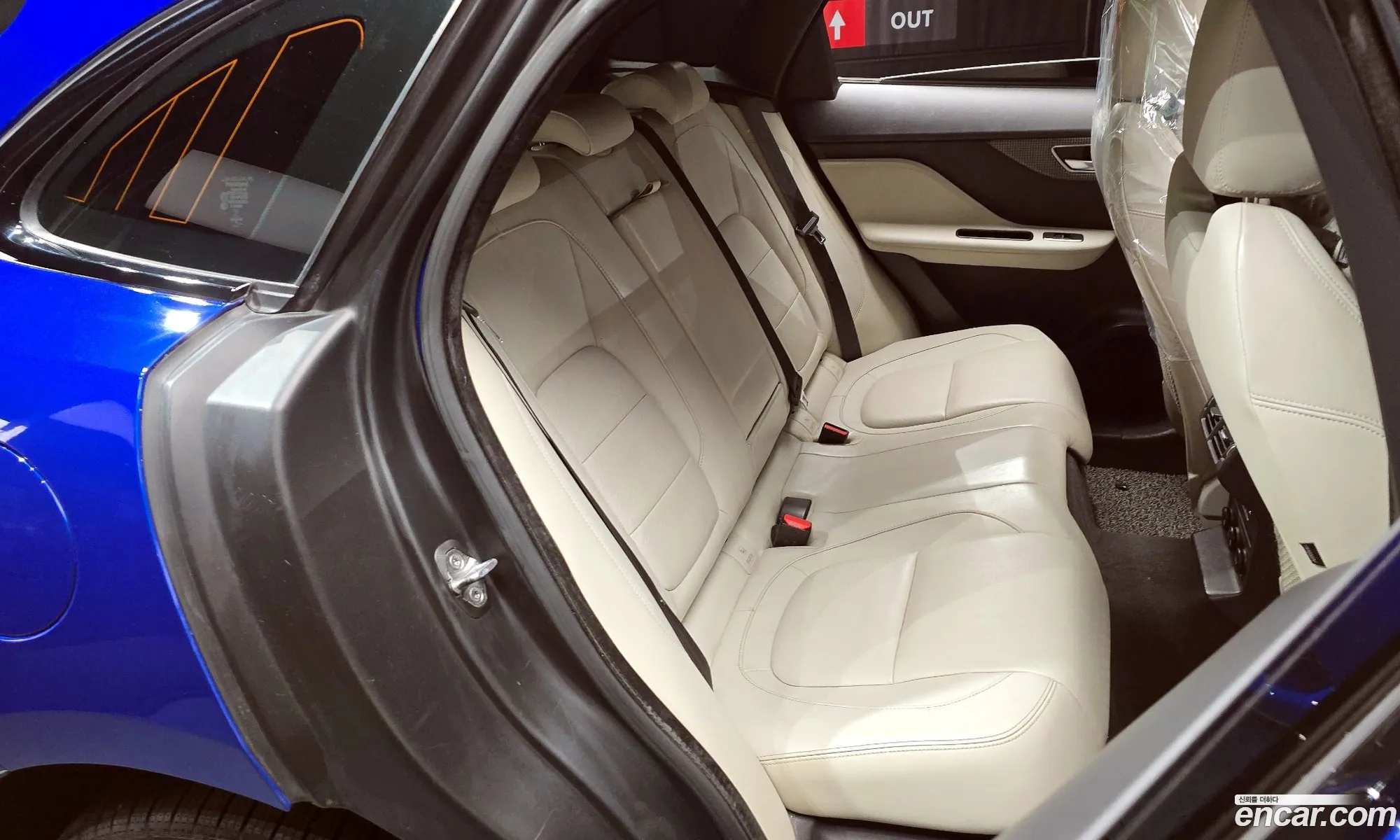 Jaguar F-Pace 2016 SADCA2BK8HA047646 — 11