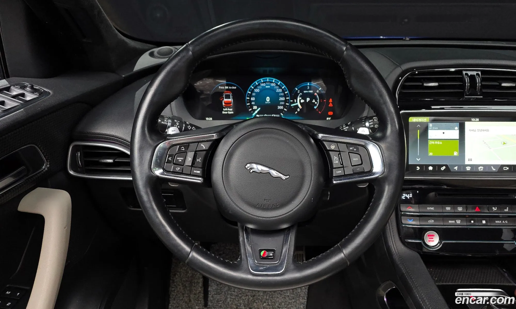 Jaguar F-Pace 2016 SADCA2BK8HA047646 — 10