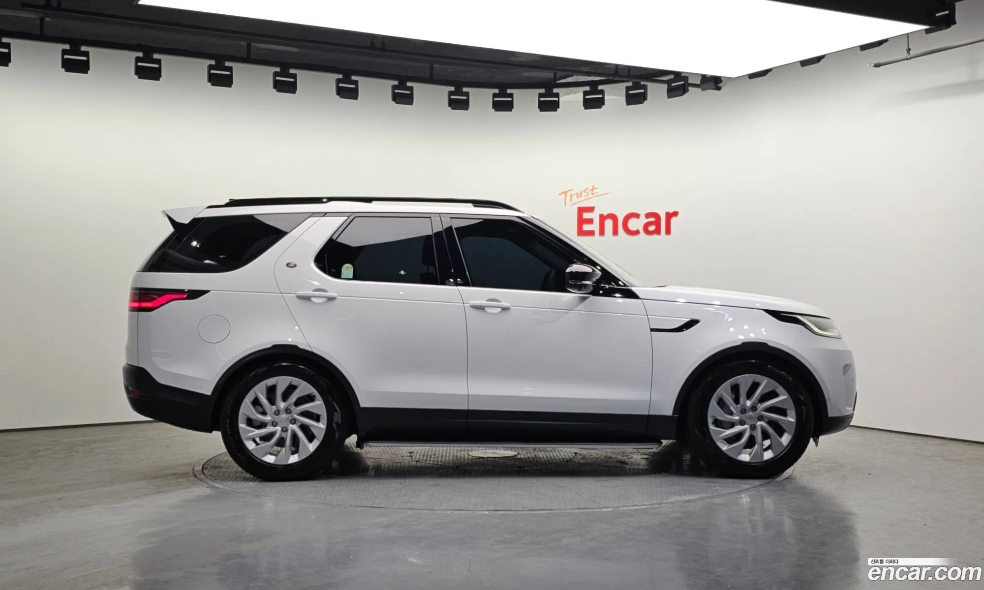 Land Rover Discovery 5 2025 — 4