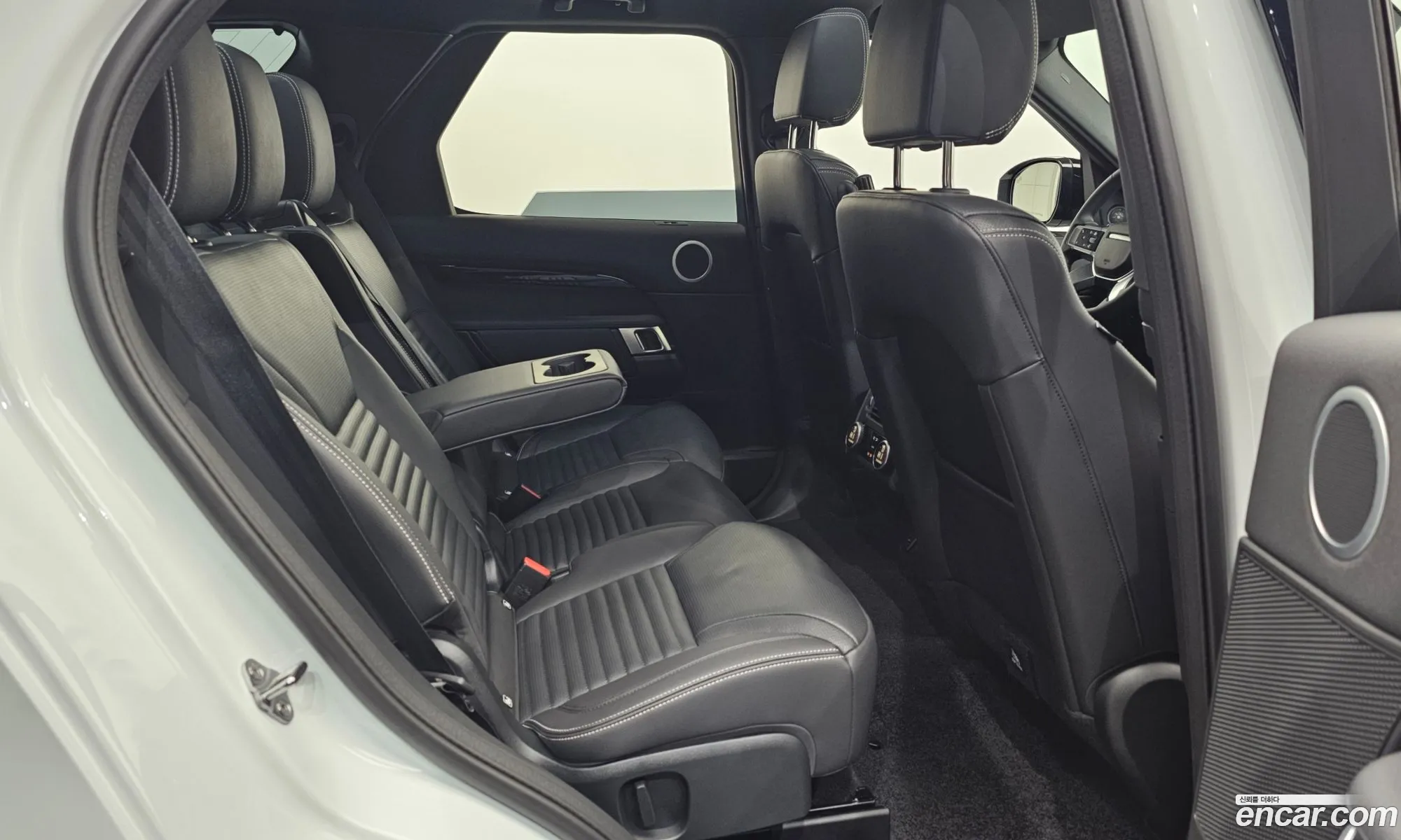 Land Rover Discovery 5 2025 — 2