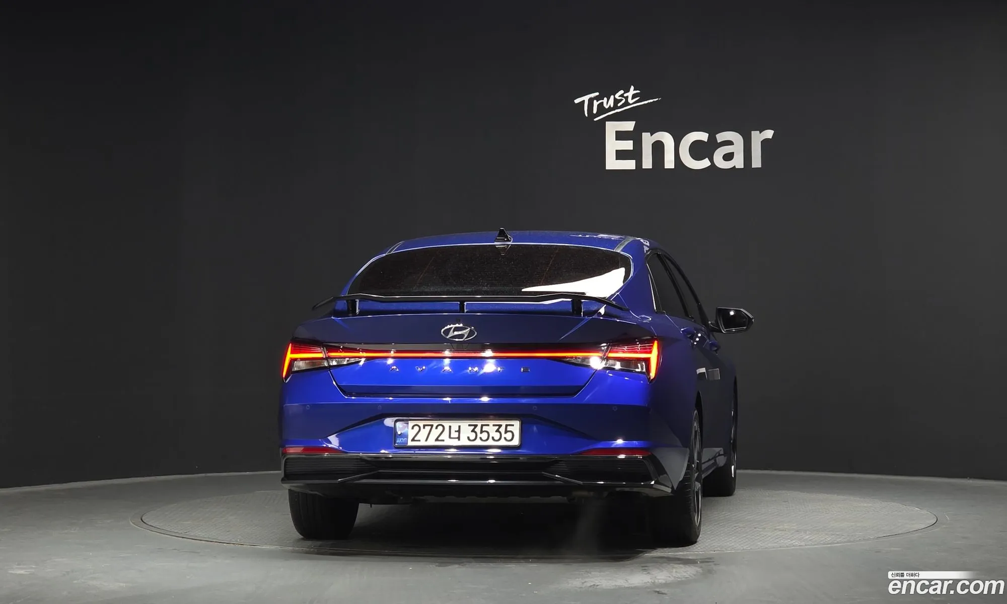 Hyundai Elantra Hybrid 2023 — 10