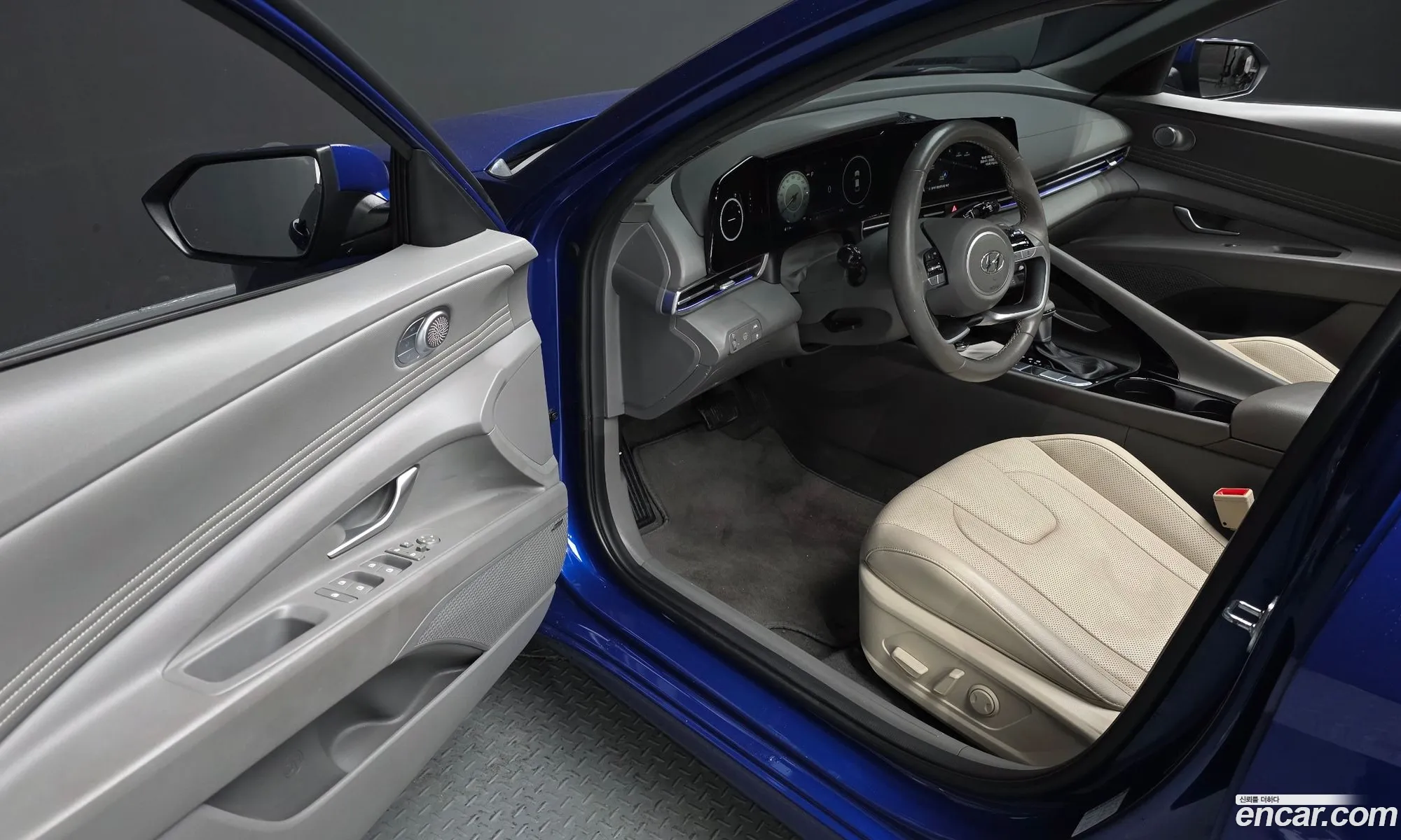 Hyundai Elantra Hybrid 2023 — 12