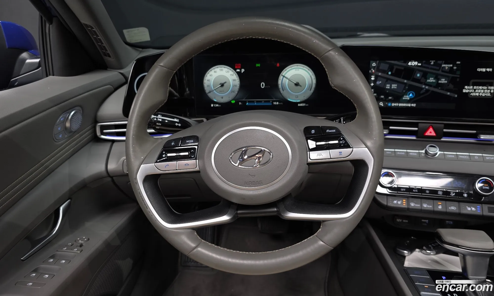 Hyundai Elantra Hybrid 2023 — 16
