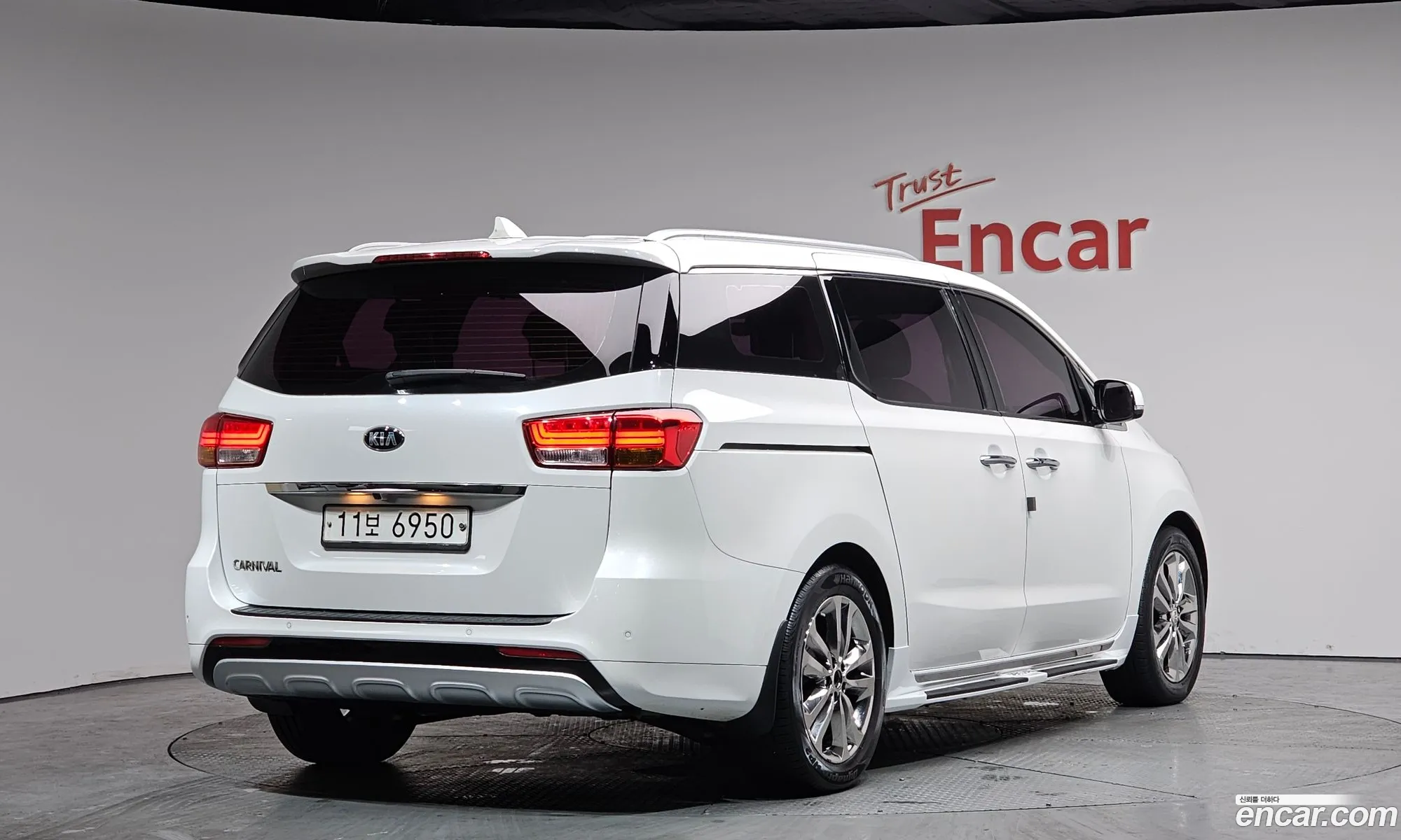 Kia Carnival 2015 — 14