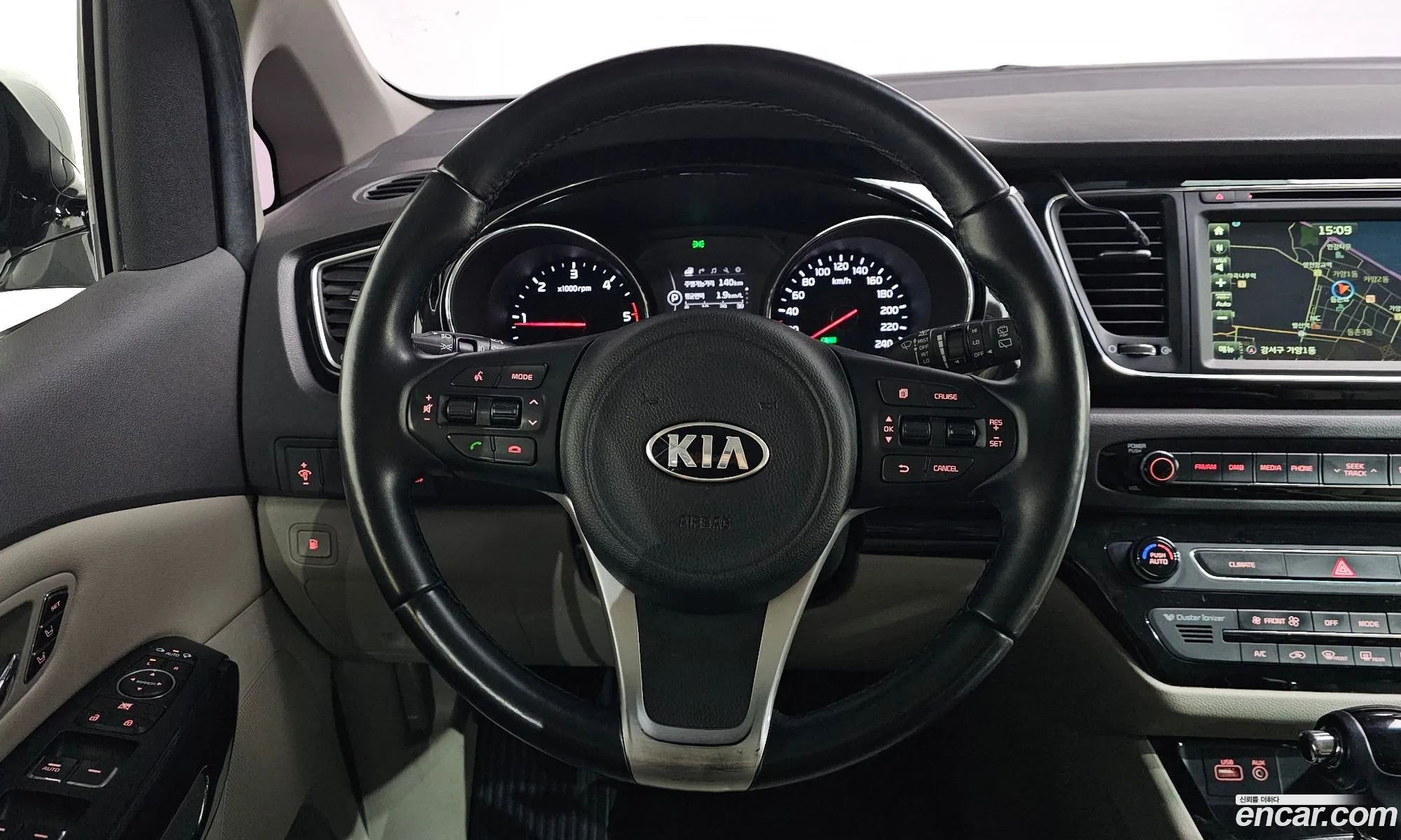Kia Carnival 2015 — 12