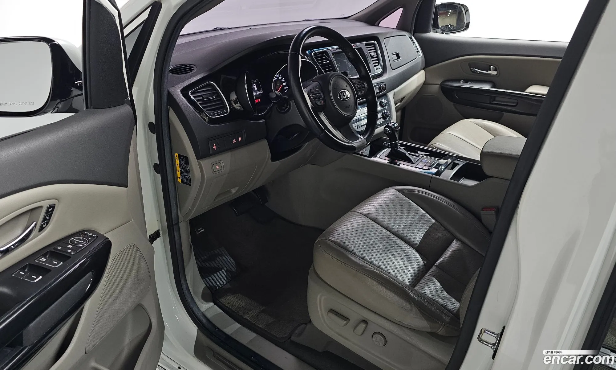 Kia Carnival 2015 — 15