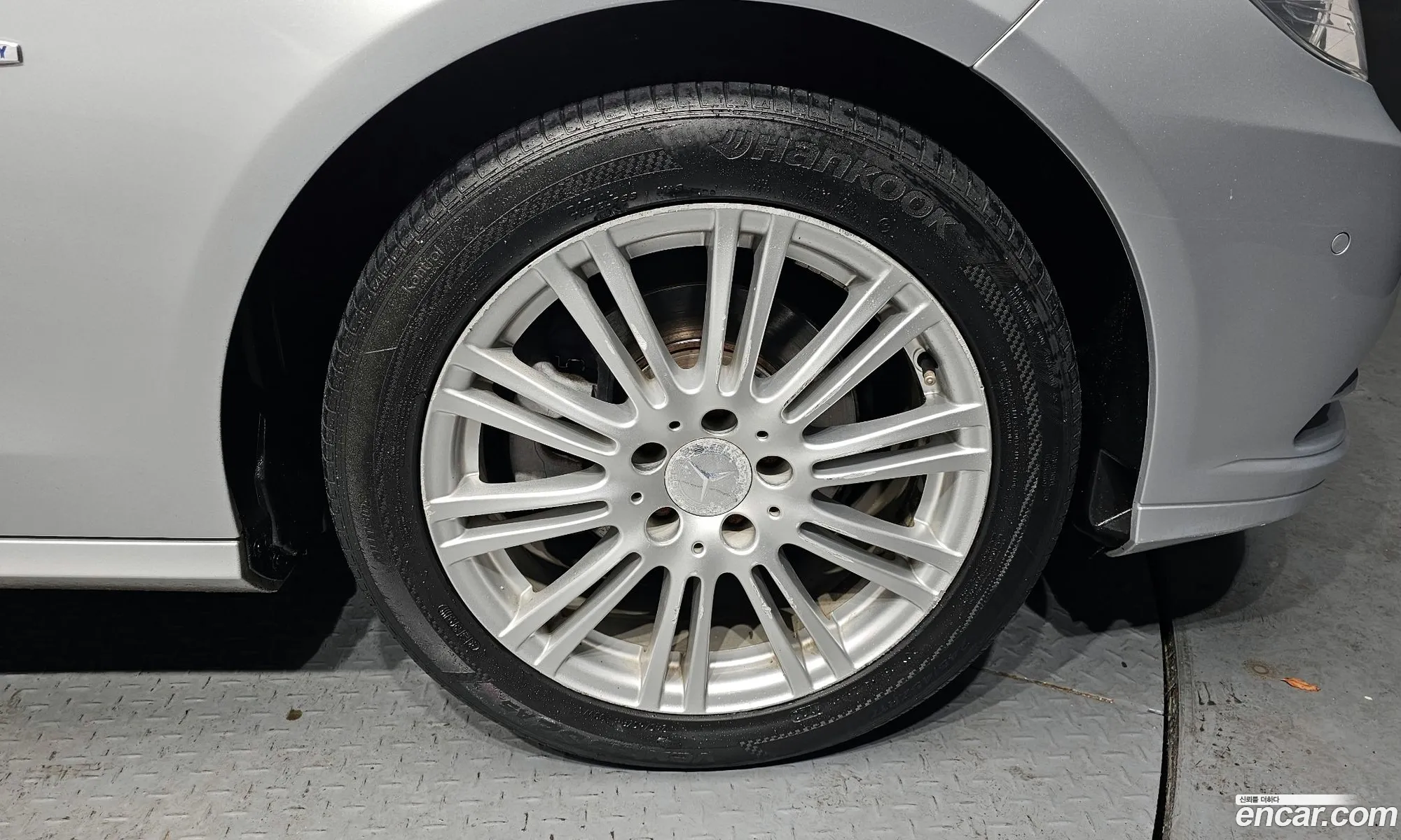 Mercedes-Benz E-Class W212 2011 WDDHF4JB2BA506294 — 19