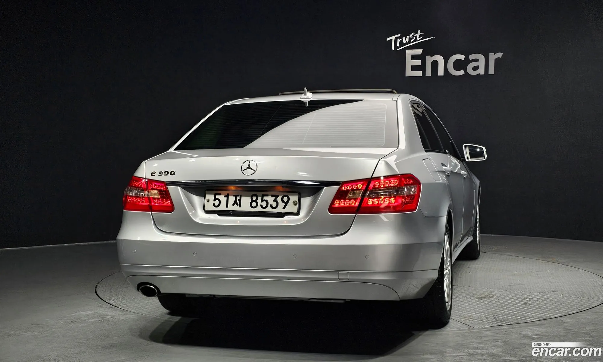 Mercedes-Benz E-Class W212 2011 WDDHF4JB2BA506294 — 3