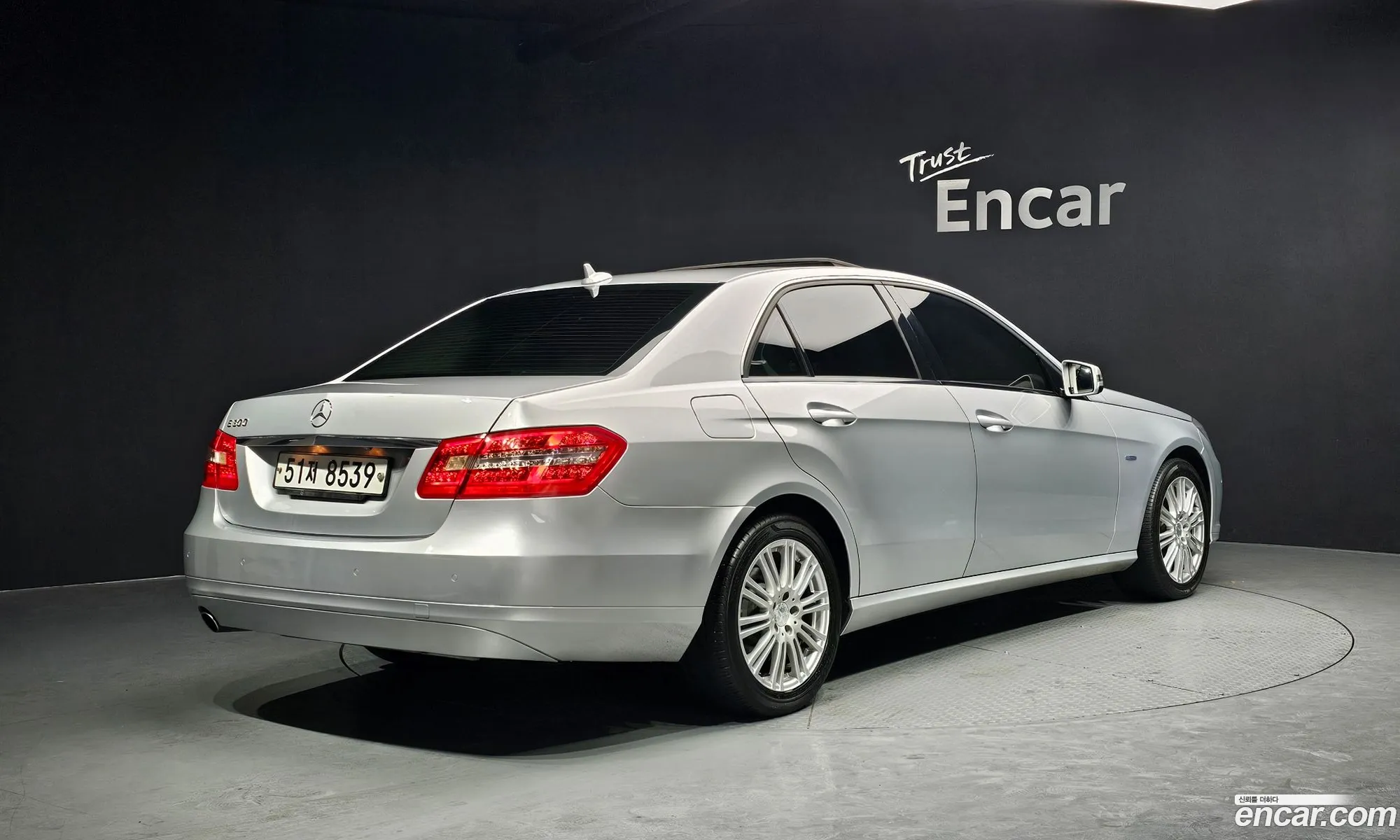 Mercedes-Benz E-Class W212 2011 WDDHF4JB2BA506294 — 18