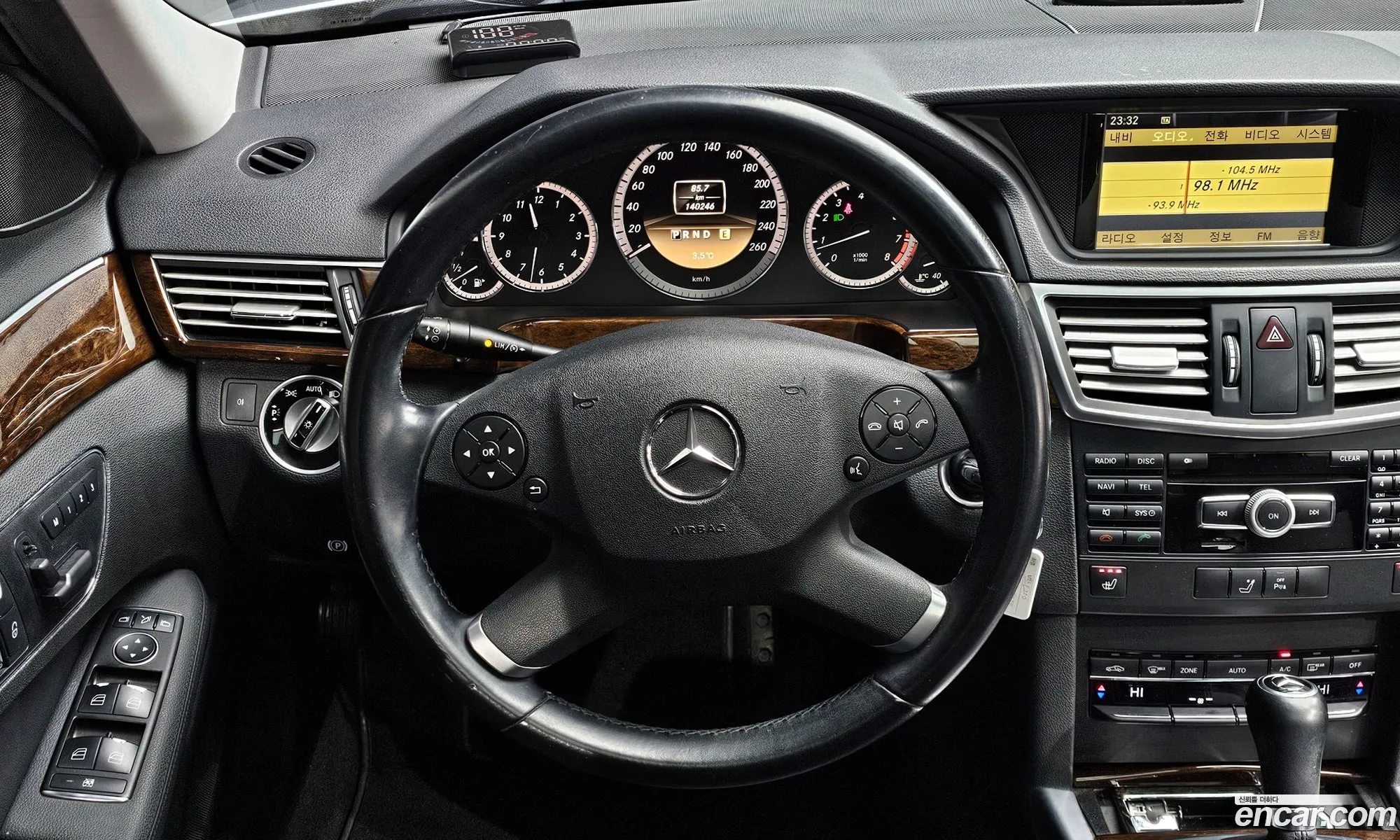 Mercedes-Benz E-Class W212 2011 WDDHF4JB2BA506294 — 10