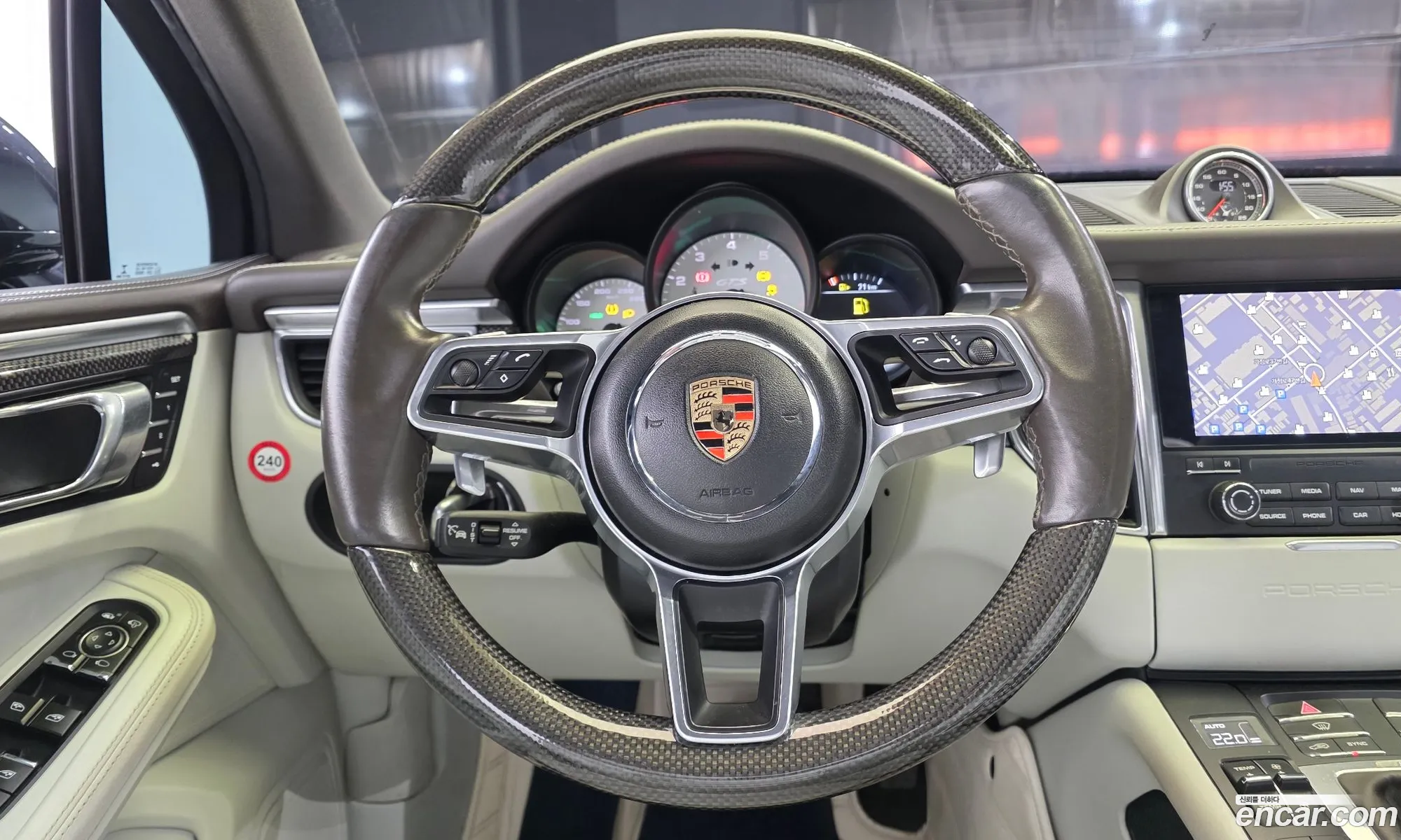 Porsche Macan 2017 WP1AG2954JLB63064 — 19