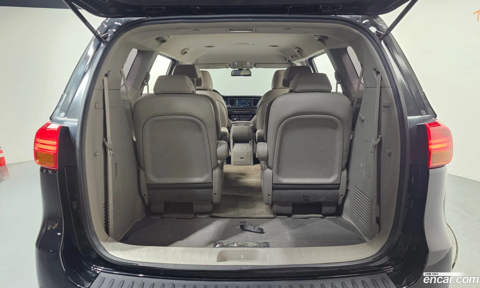 Kia Carnival 2016 — 17