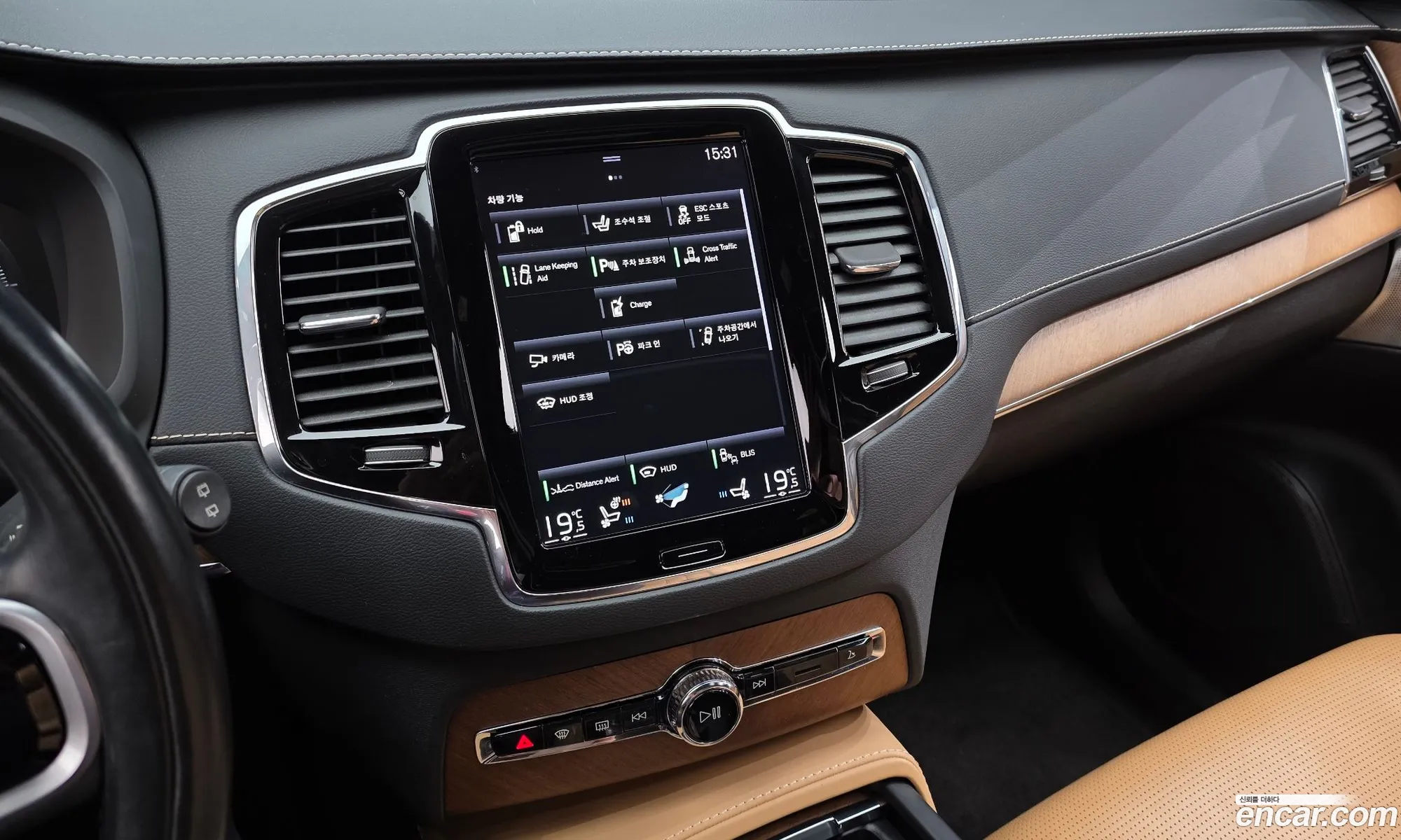 Volvo XC90 2018 YV1LFBR0DJ1354449 — 9