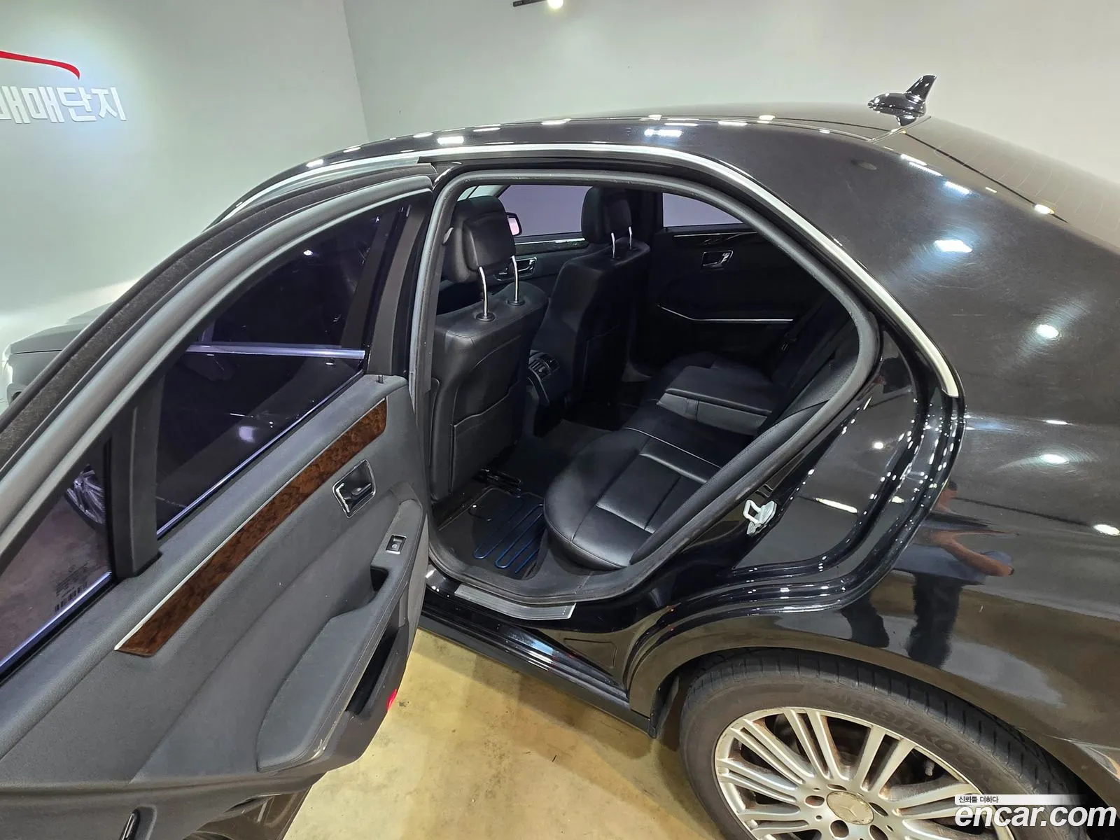 Mercedes-Benz E-Class W212 2011 — 17
