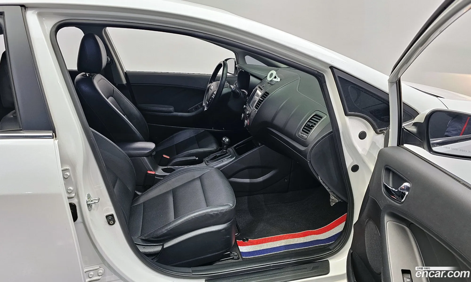 Kia K3 2015 — 17