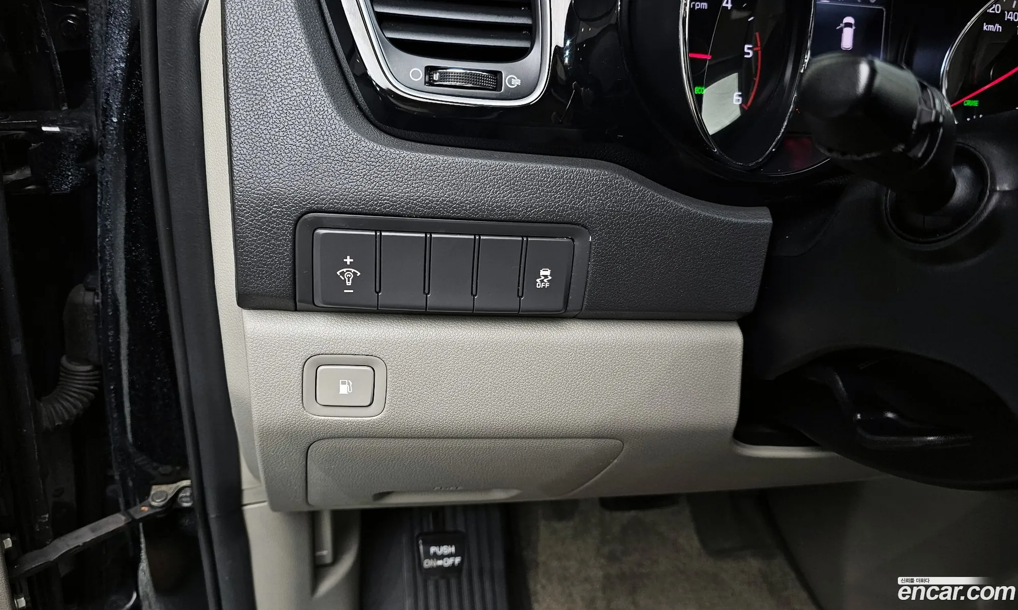Kia Carnival 2017 KNAMB81ABHS340689 — 5