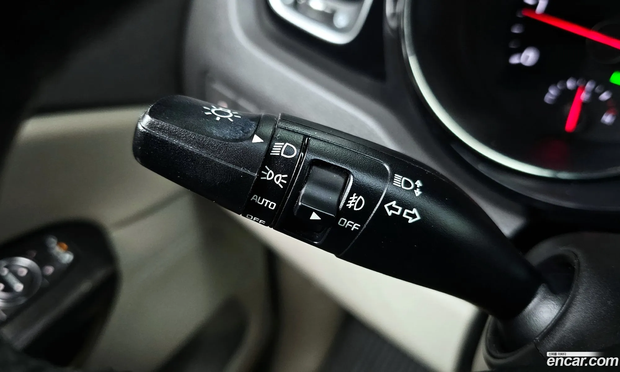 Kia Carnival 2017 KNAMB81ABHS340689 — 10