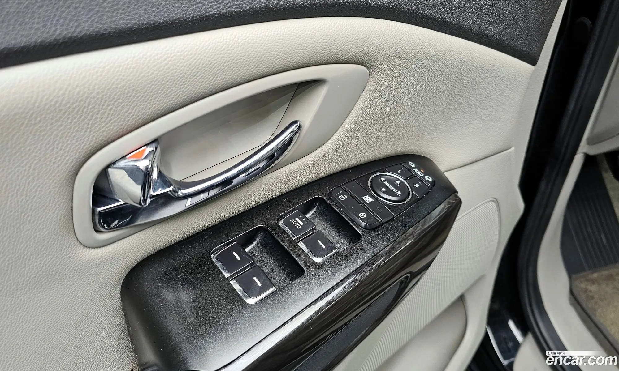 Kia Carnival 2017 KNAMB81ABHS340689 — 9