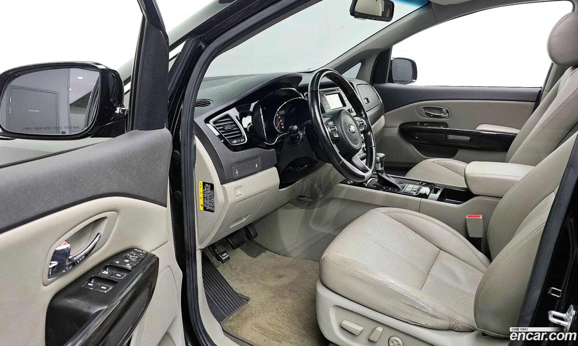 Kia Carnival 2017 KNAMB81ABHS340689 — 12