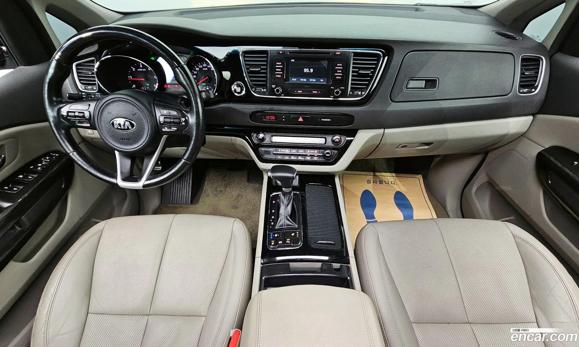 Kia Carnival 2017 KNAMB81ABHS340689 — 4