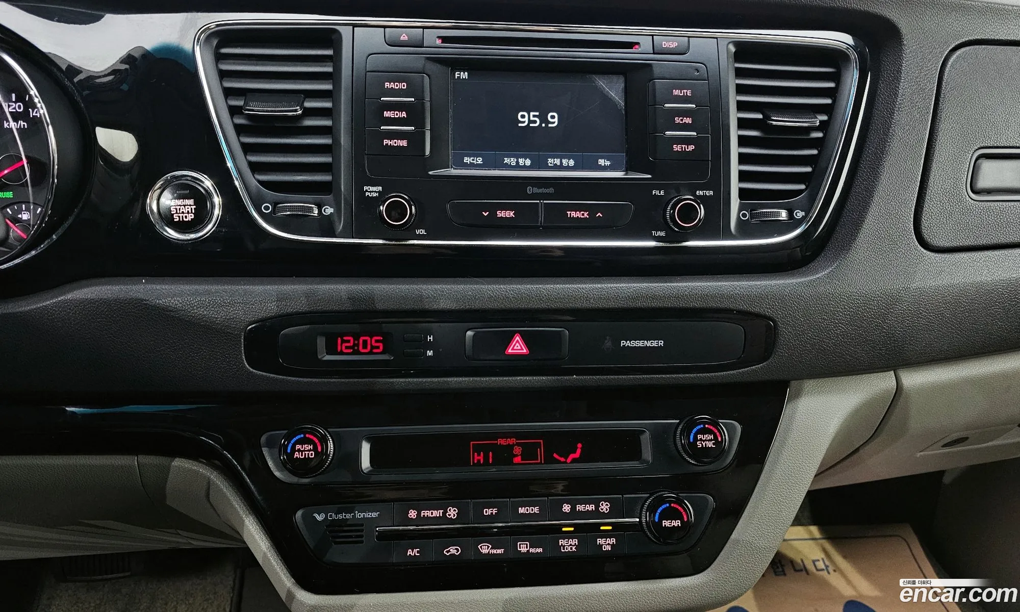Kia Carnival 2017 KNAMB81ABHS340689 — 11