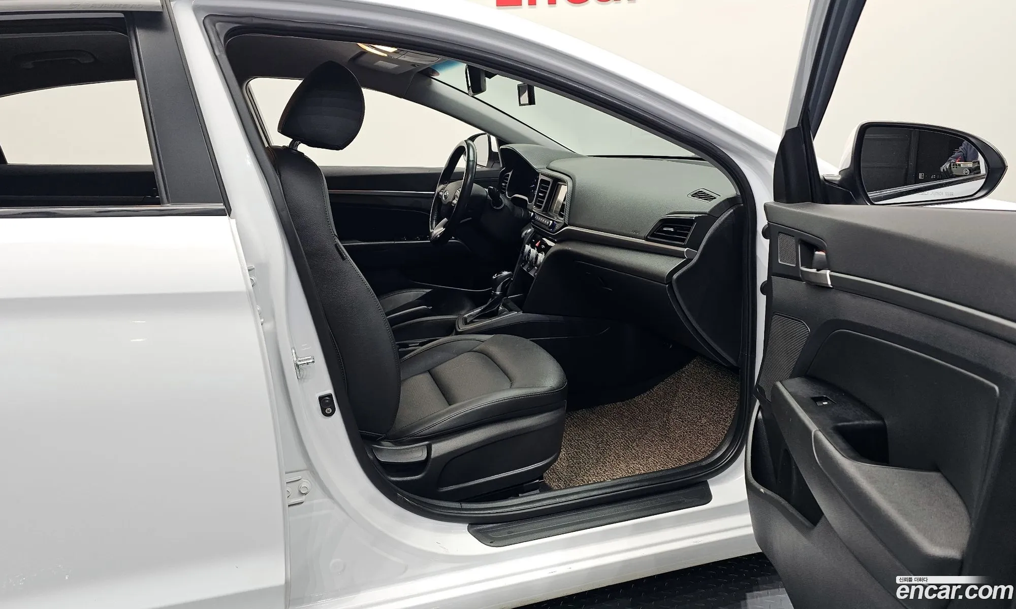Hyundai Elantra AD 2019 — 10