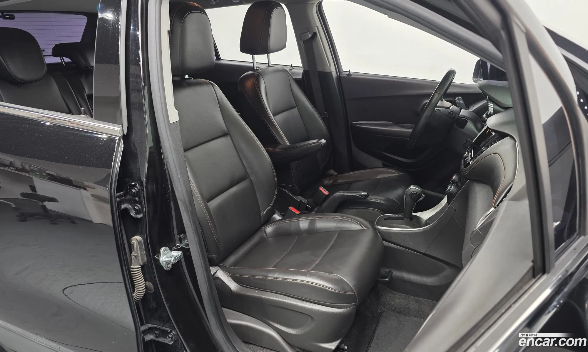 Chevrolet (GM Daewoo) Trax 2018 KLABA76BDKB806195 — 16