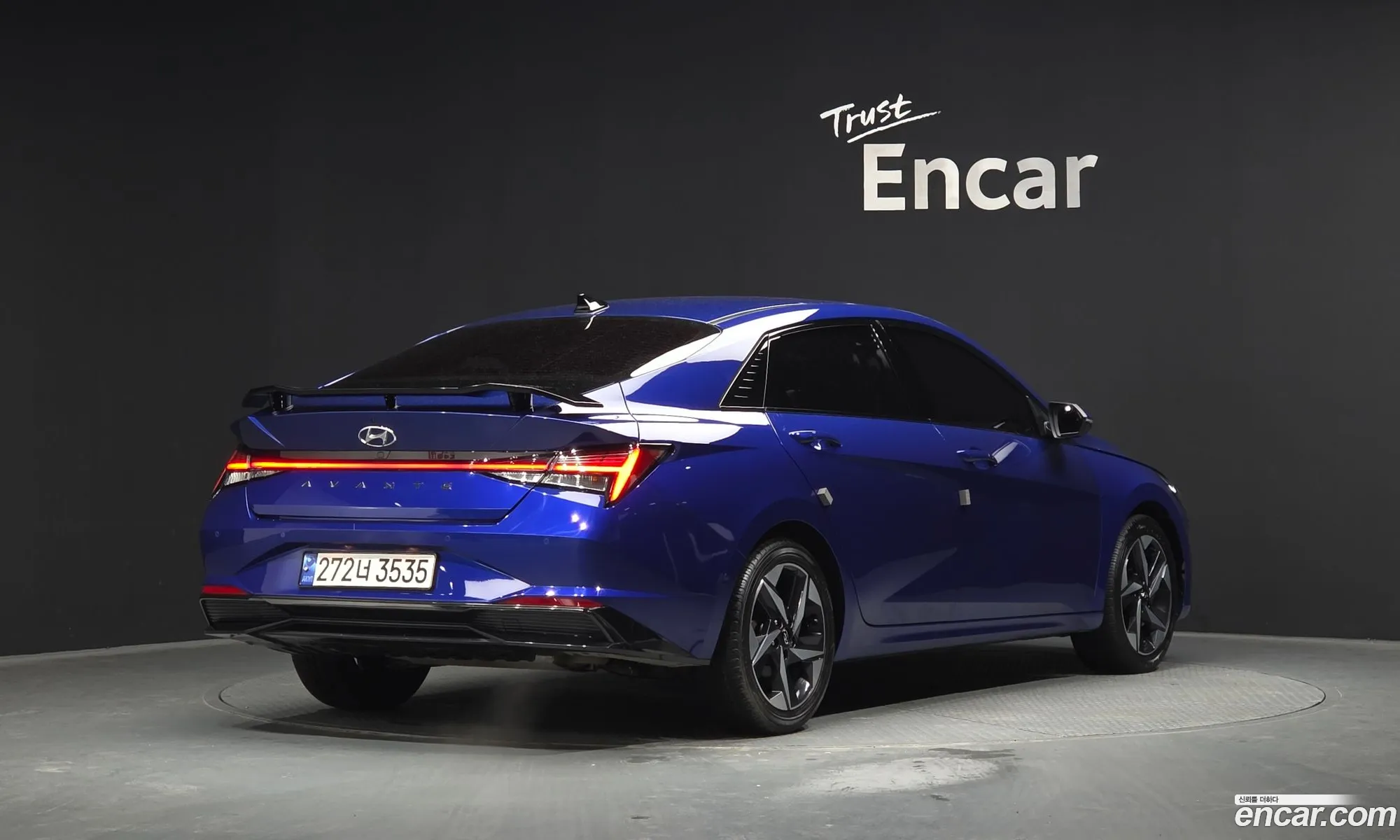 Hyundai Elantra Hybrid 2023 — 19
