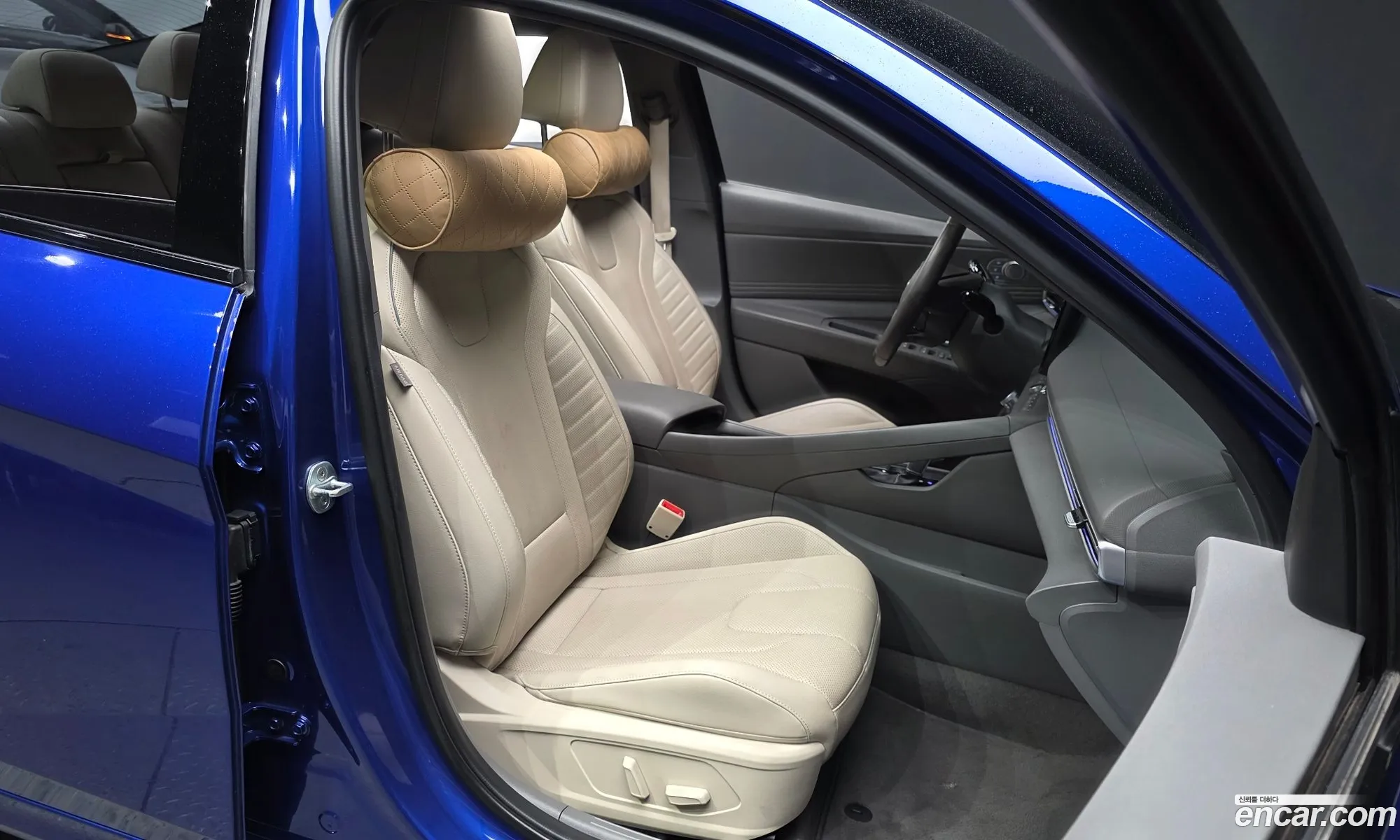 Hyundai Elantra Hybrid 2023 — 18