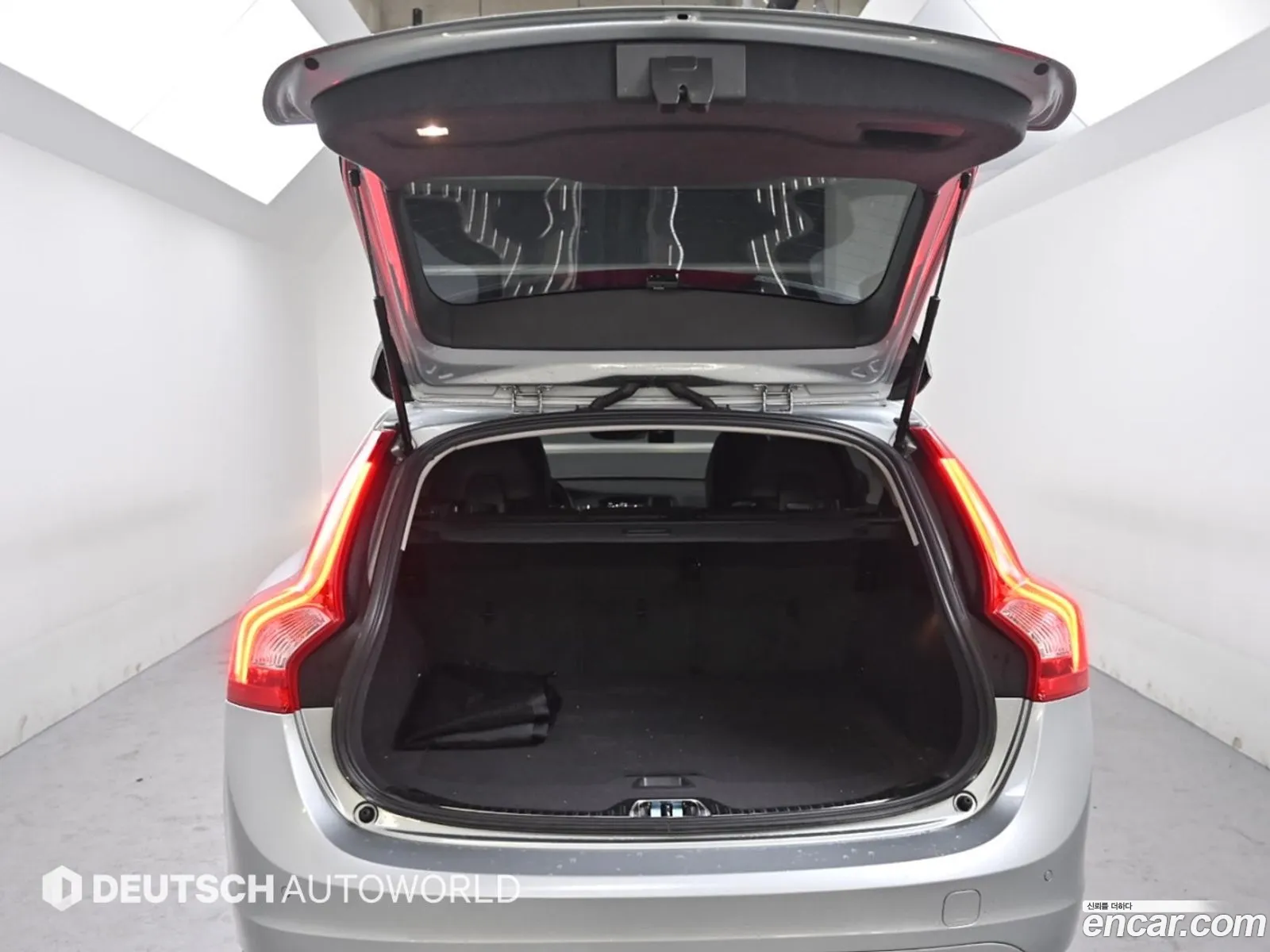 Volvo V60 2017 — 13