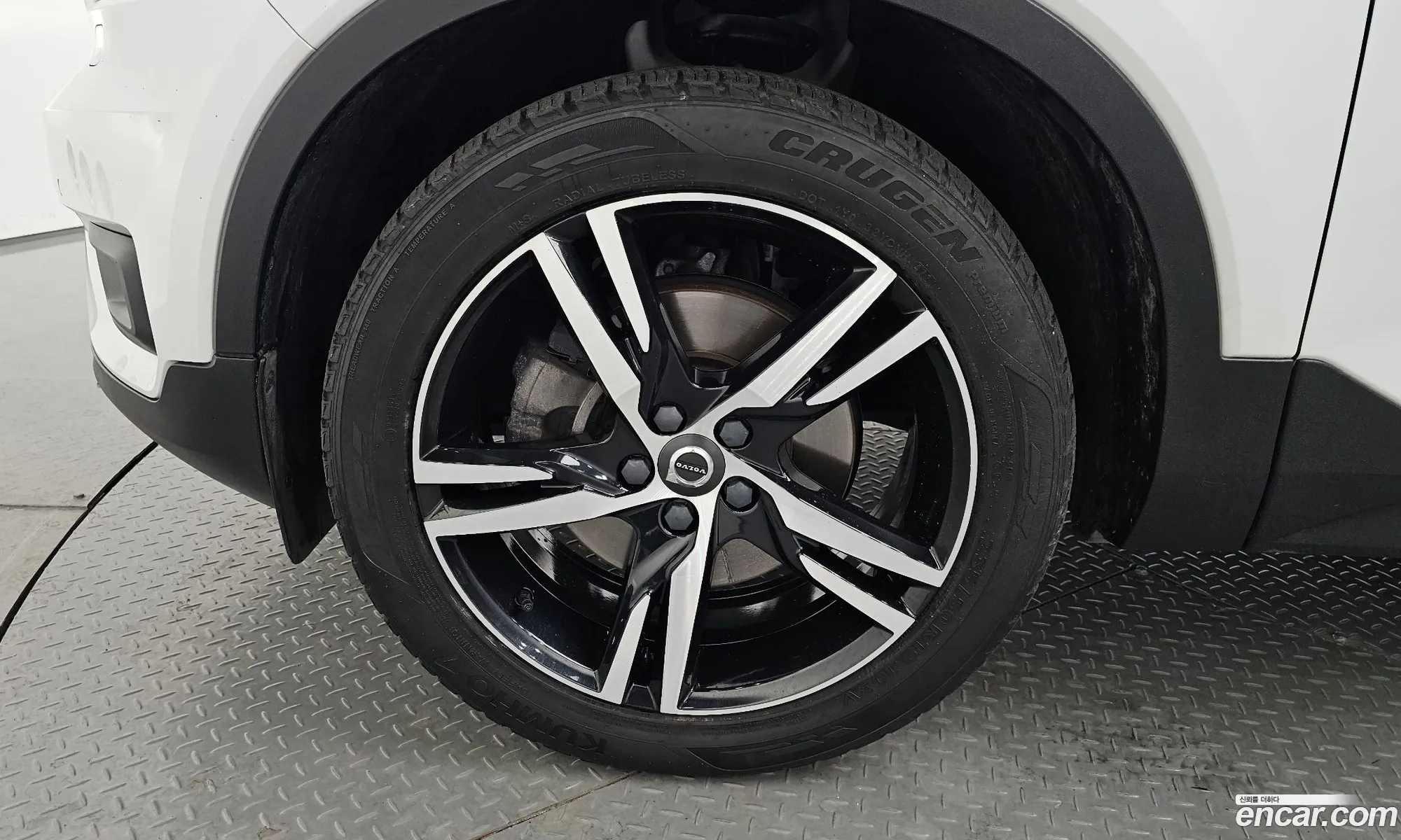 Volvo XC40 2020 YV1XZACACL2285755 — 2