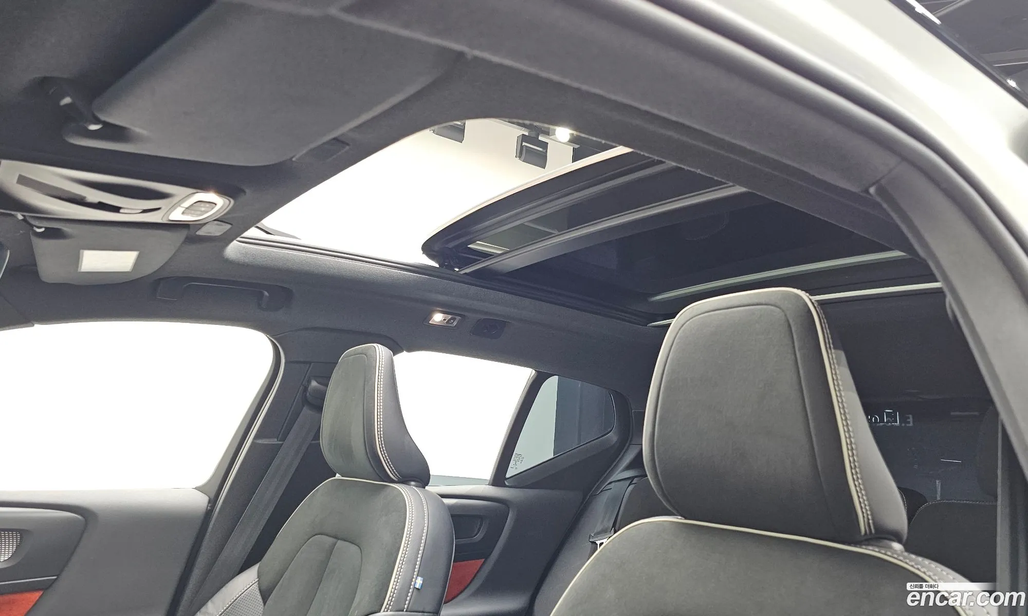 Volvo XC40 2020 YV1XZACACL2285755 — 8