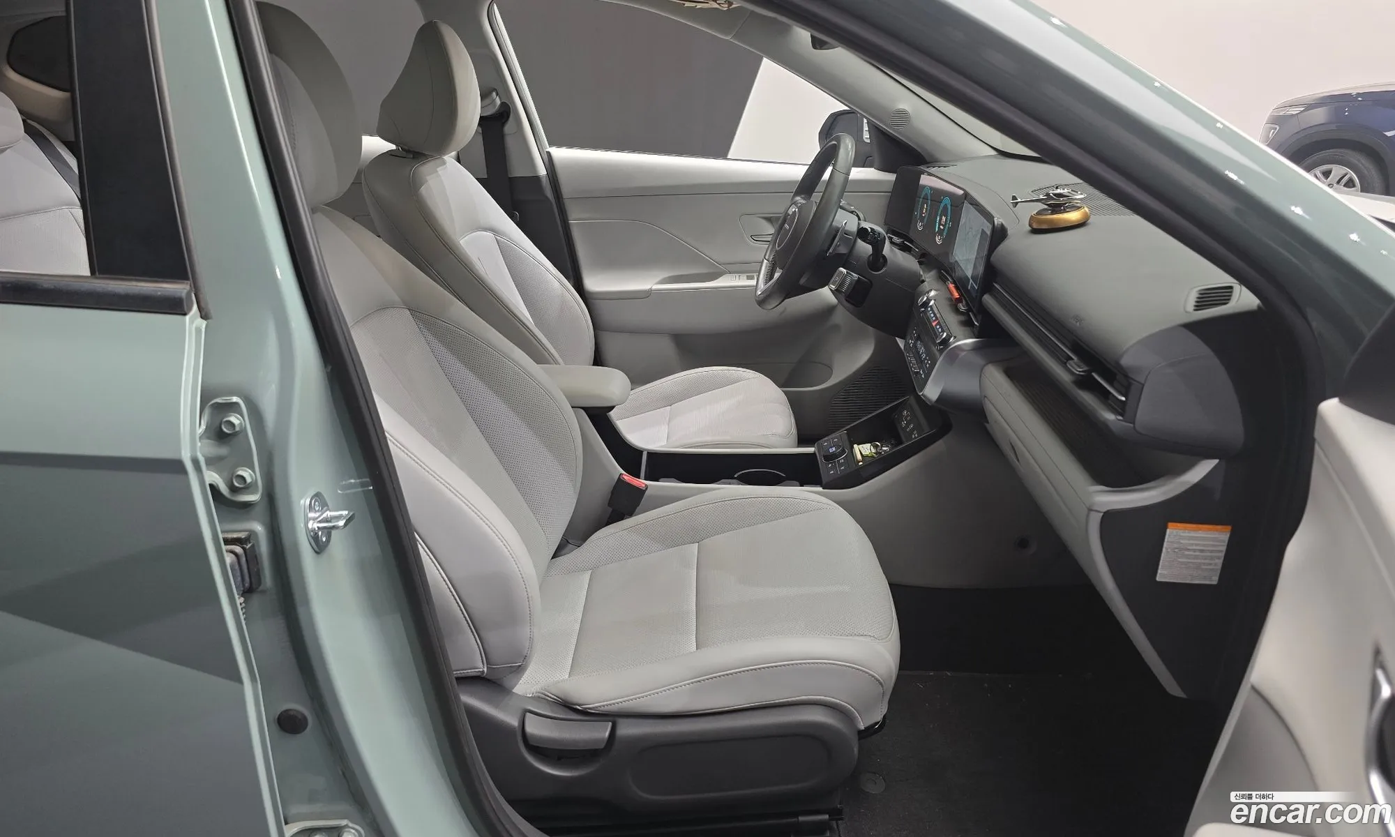 Hyundai Kona Hybrid 2023 — 17