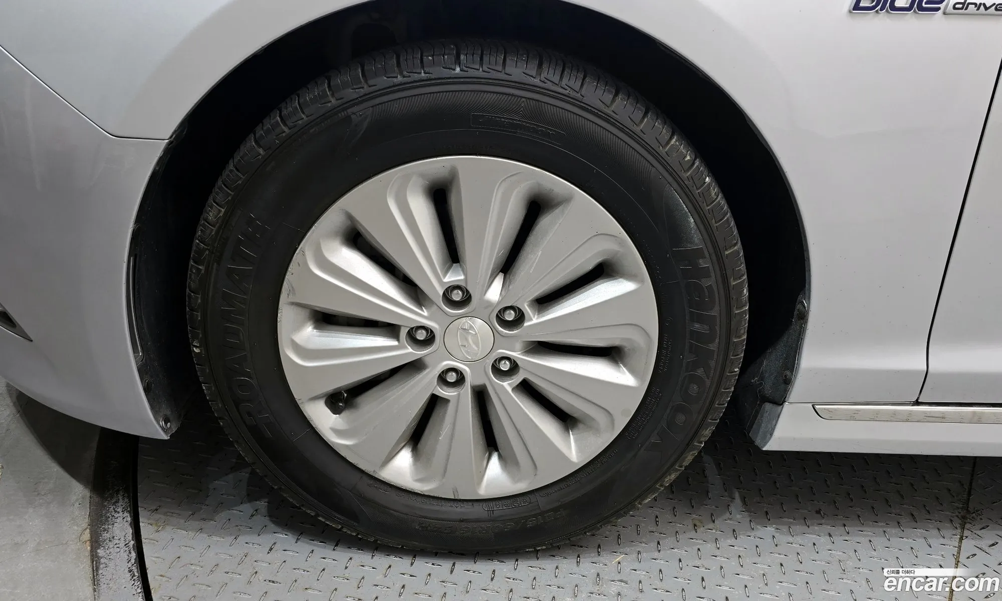 Hyundai LF Sonata Hybrid 2015 — 11
