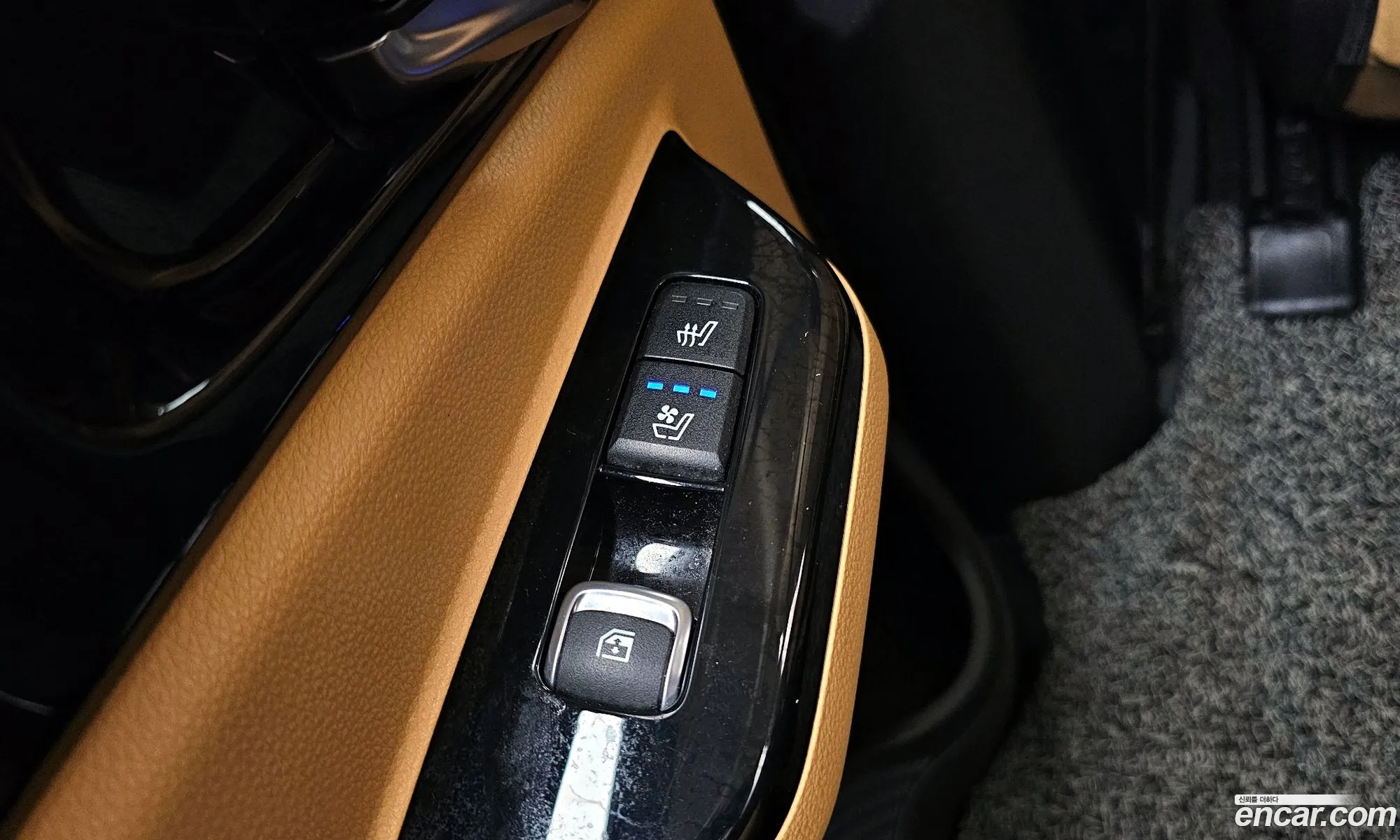 Kia Carnival 2020 KNANE81BBMS031373 — 6