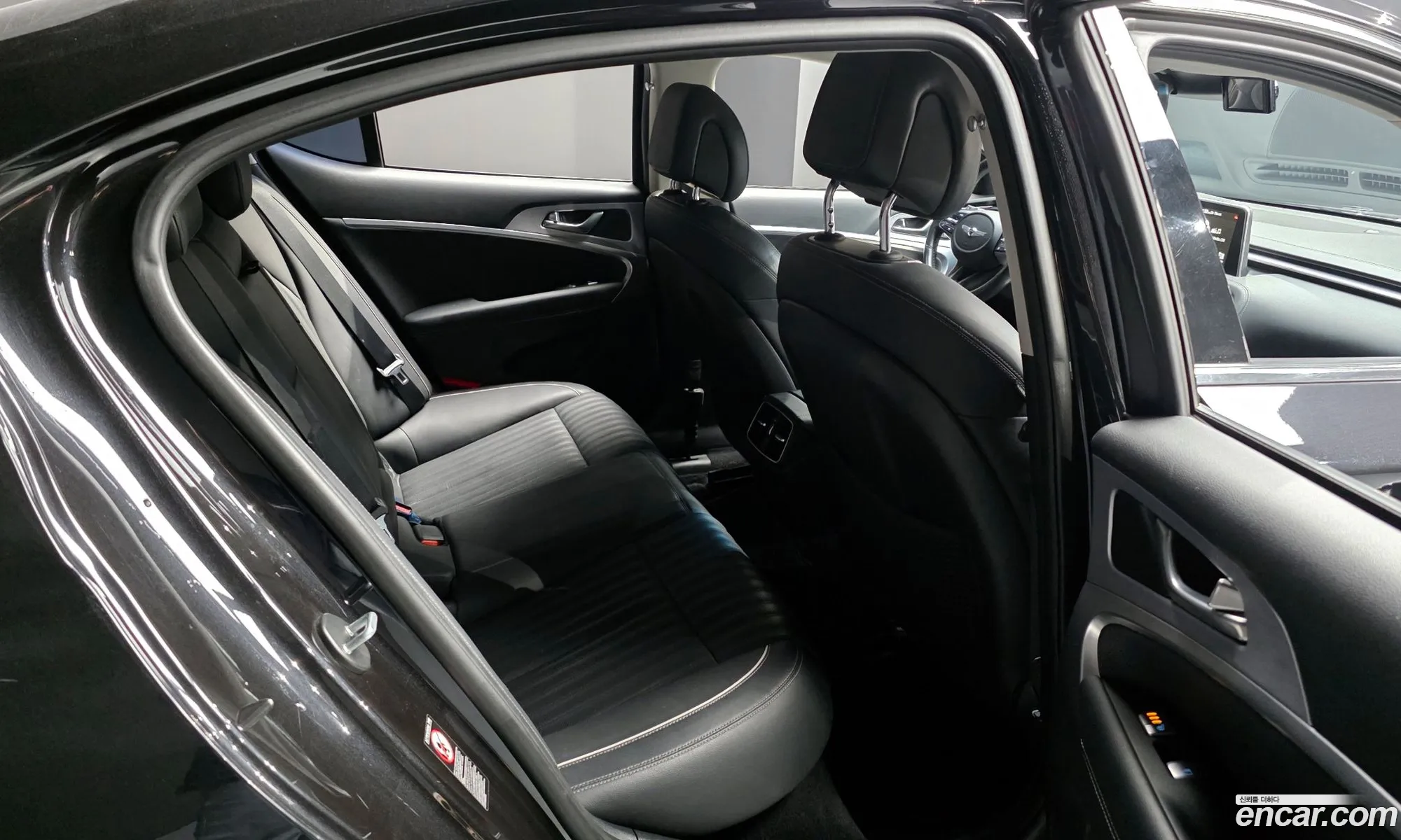 Genesis G70 2018 KMTG441BBJU007517 — 12