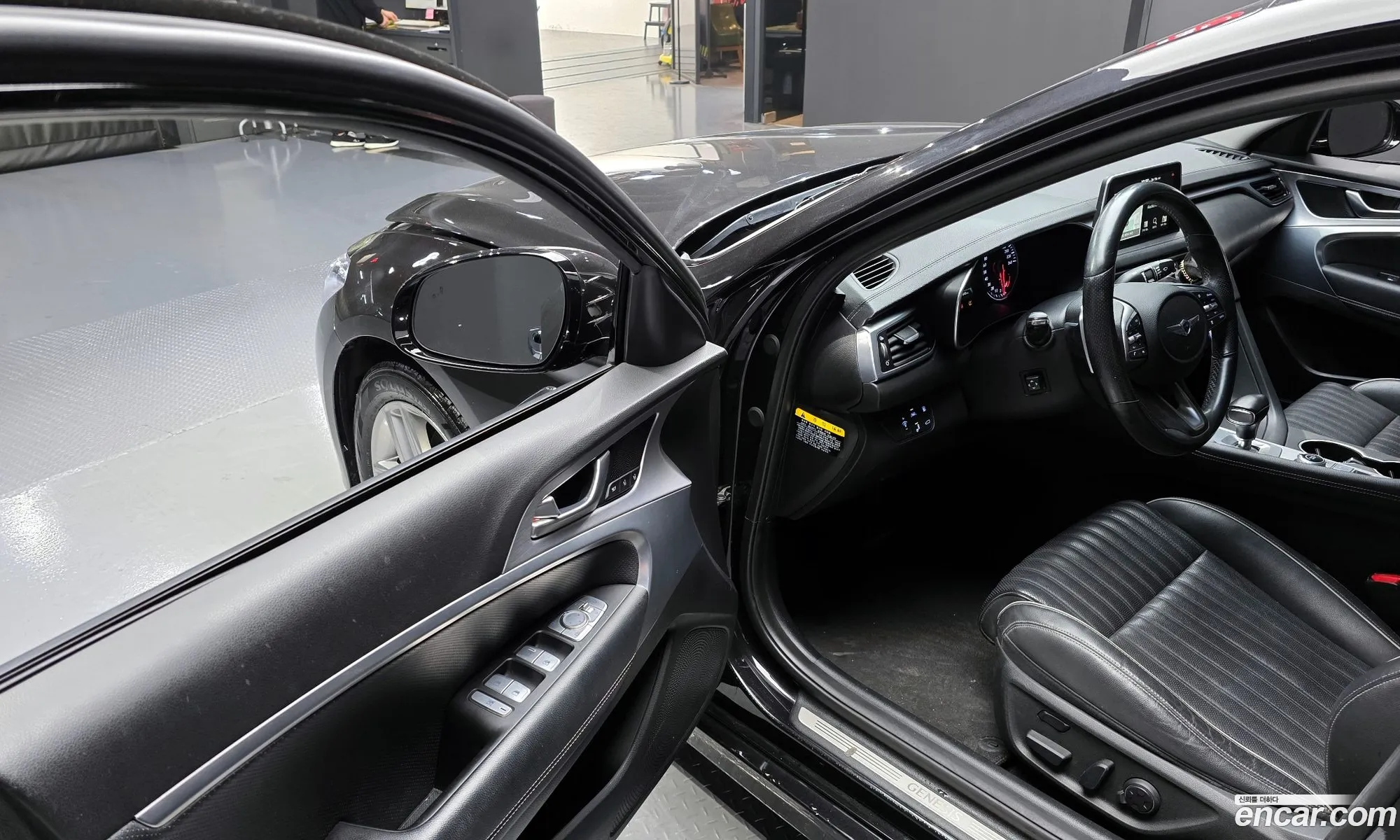 Genesis G70 2018 KMTG441BBJU007517 — 15
