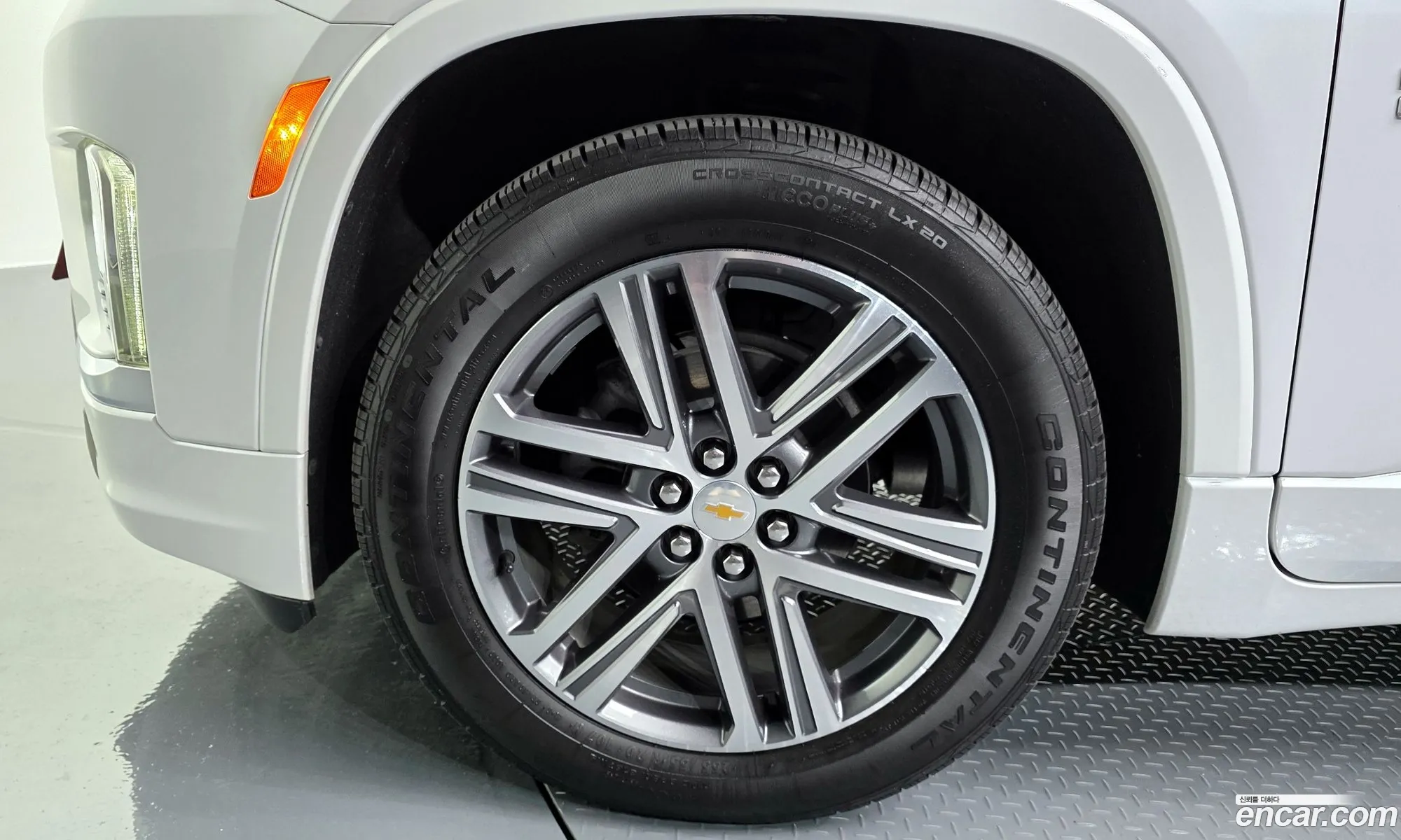 Chevrolet (GM Daewoo) Traverse 2022 — 16